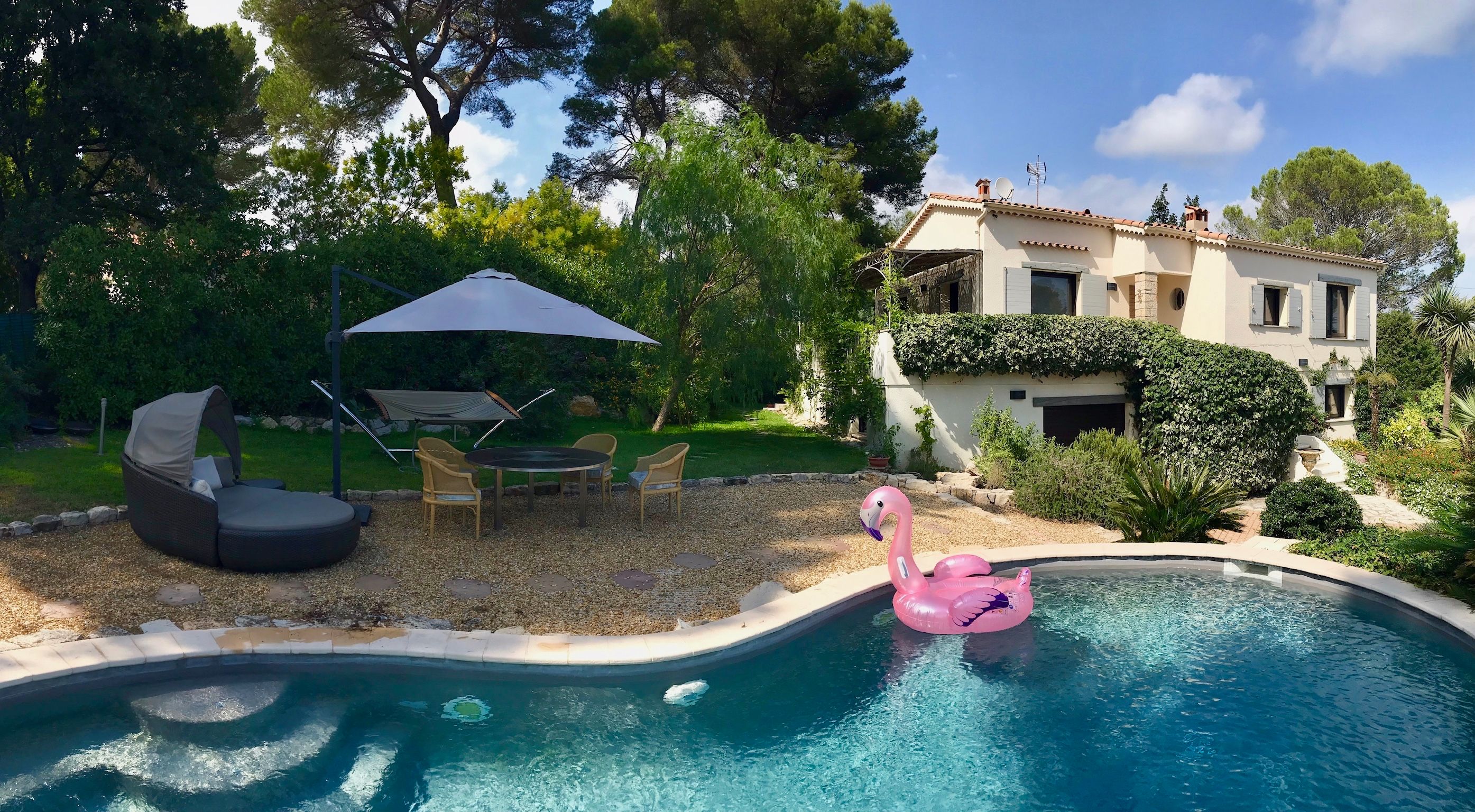 Location Villa avec piscine à proximité de Mougins School (loyer tout inclus)