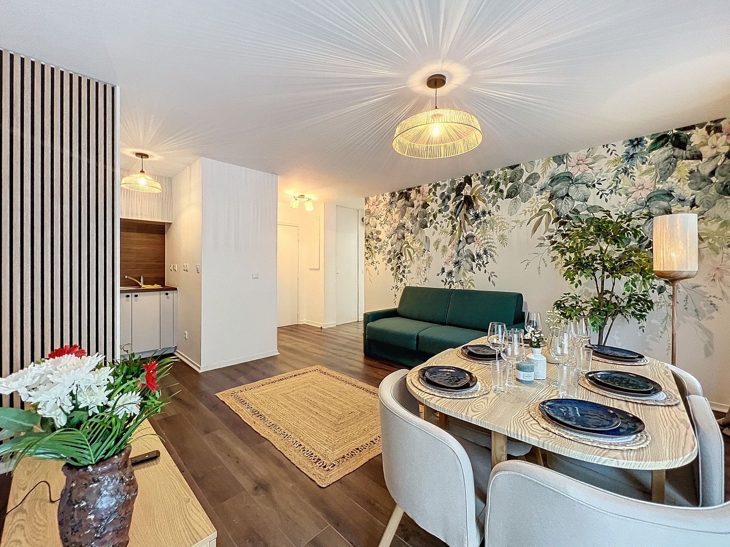 New renovated apartment just 1 min from train station RER Val D’Europe , free parking underground (loyer tout inclus) Chessy