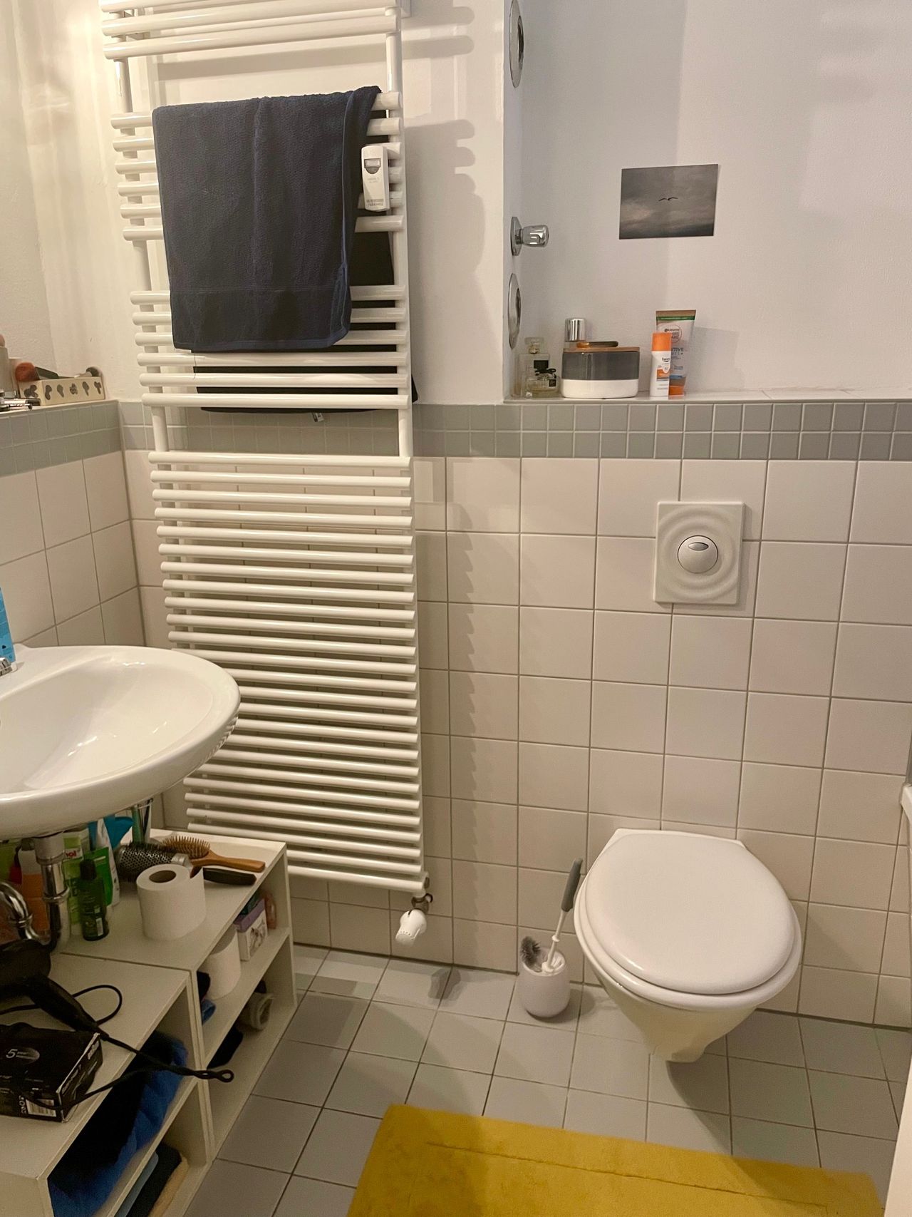 Neat & gorgeous flat in popular area