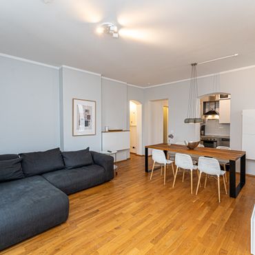Modern & perfect apartment near Rosenthaler Platz vis-a-vis a beautiful park in Mitte
