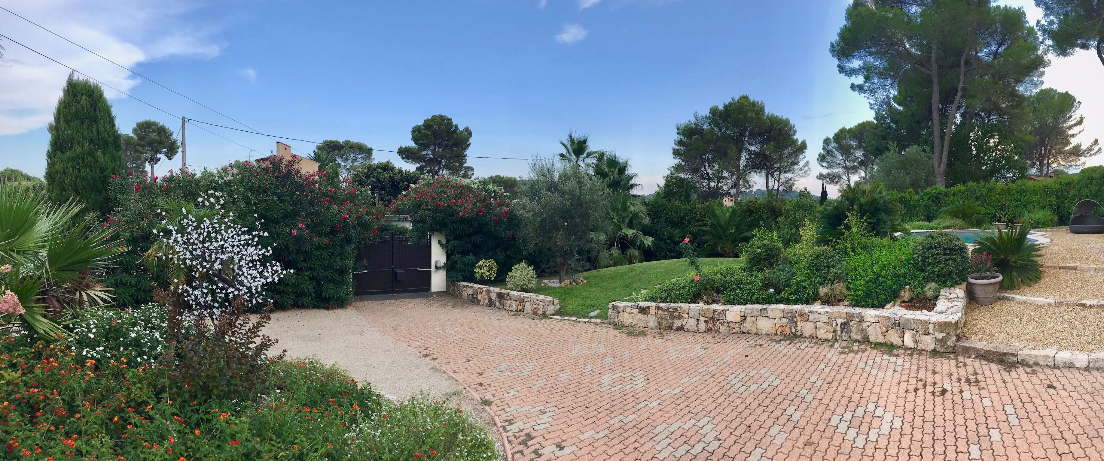 Location Villa avec piscine à proximité de Mougins School (loyer tout inclus)