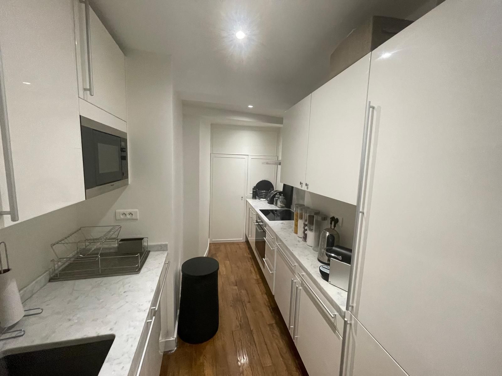Location Appartement Élégant sur l’Iconique Rue de Verneuil, Paris 7 (loyer tout inclus)
