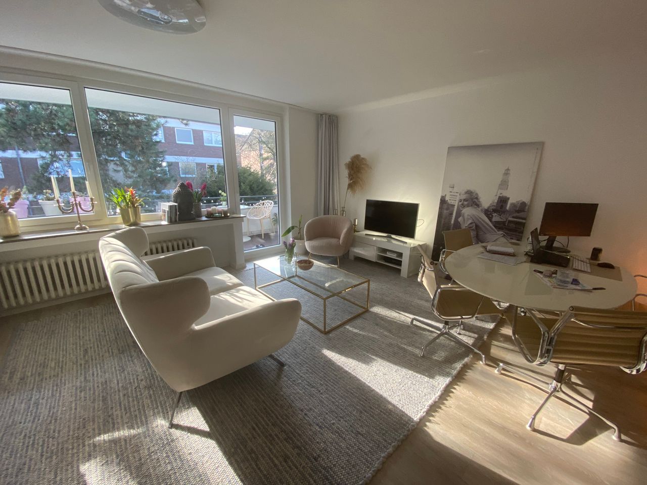 Modern, fully furnished apartment for subletting