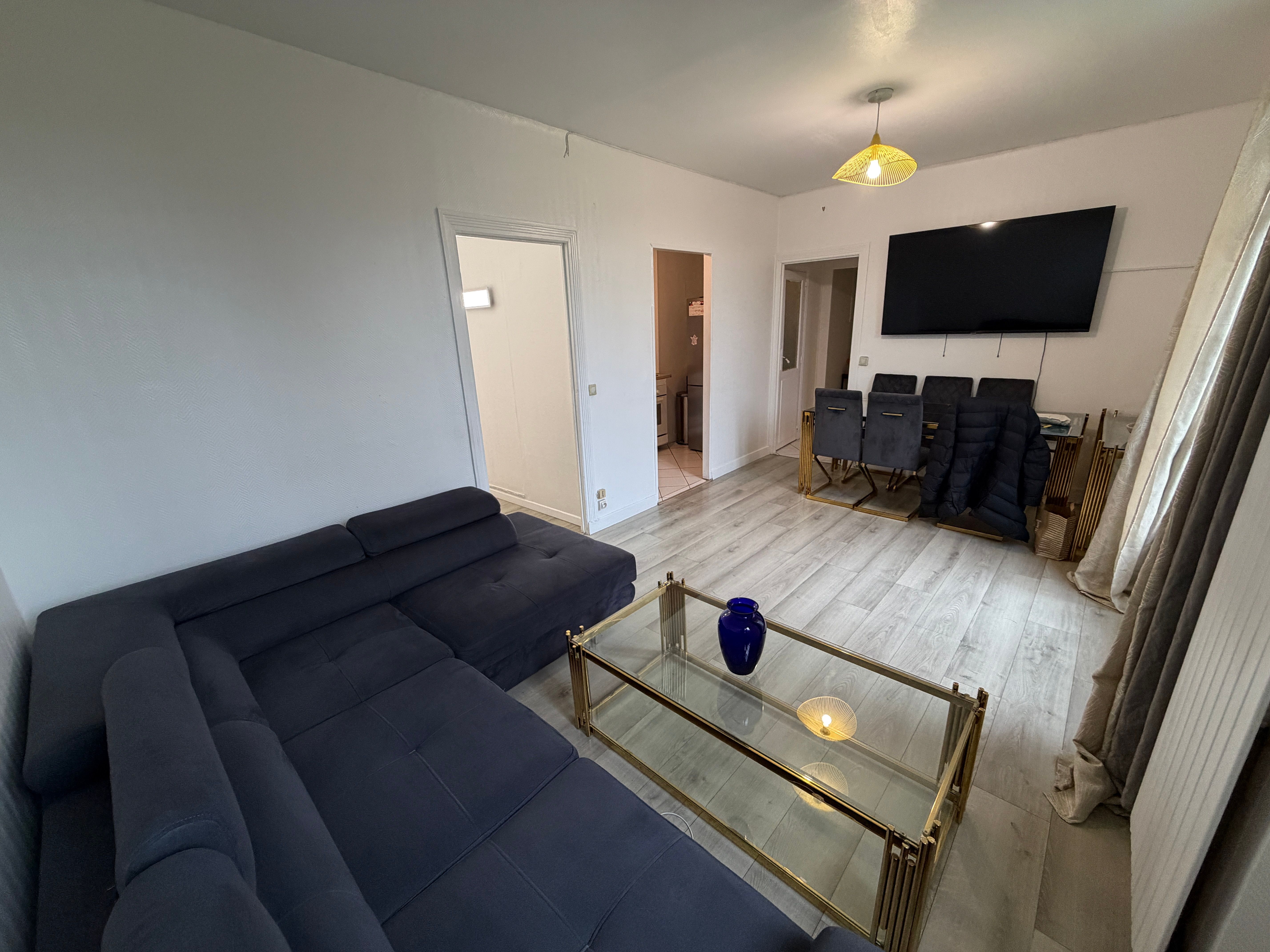 Chambre meublée pour fille en appartement avec jardin privé RER A (loyer tout inclus) Saint-Germain-en-Laye