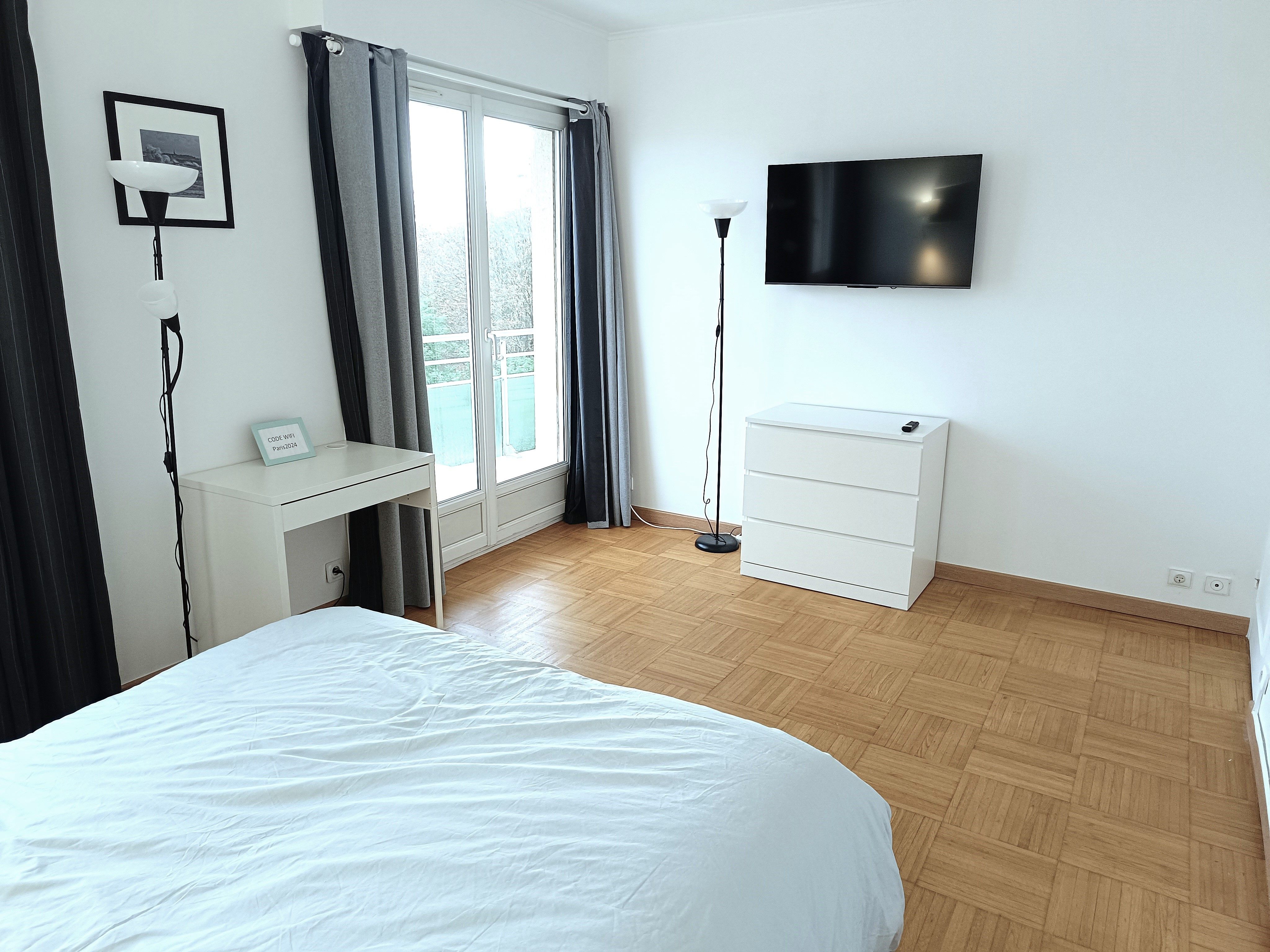 Location T5 -3 chambres - 10 couchages - centre ville  avec parkings -cave - gardien (loy