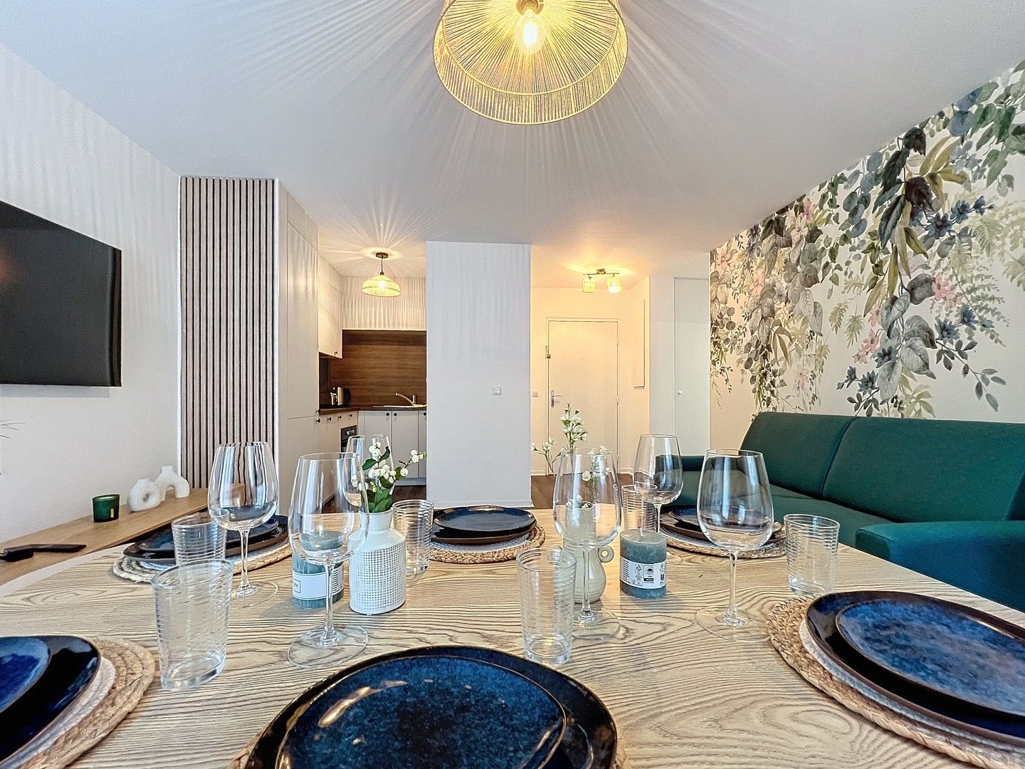 Location New renovated apartment just 1 min from train station RER Val D’Europe , free pa