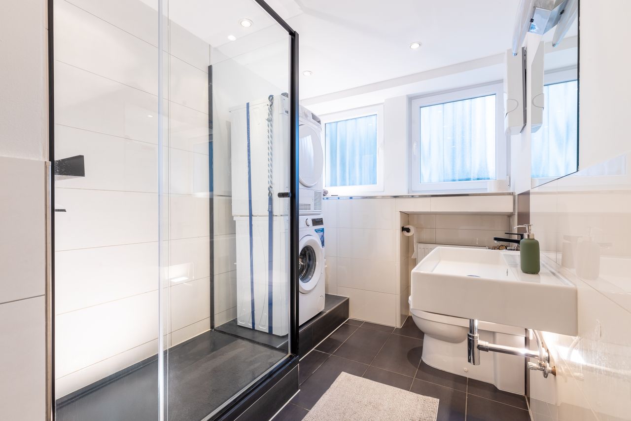 Bright, perfect flat conveniently located