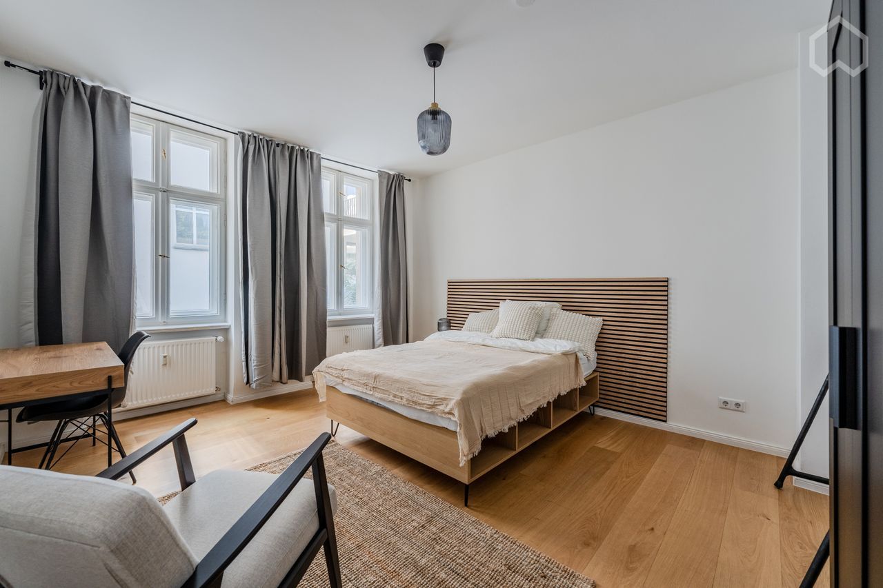 Bright and Peaceful Historic Apartment in the Heart of Berlin: Torstraße / Rosenthaler Platz