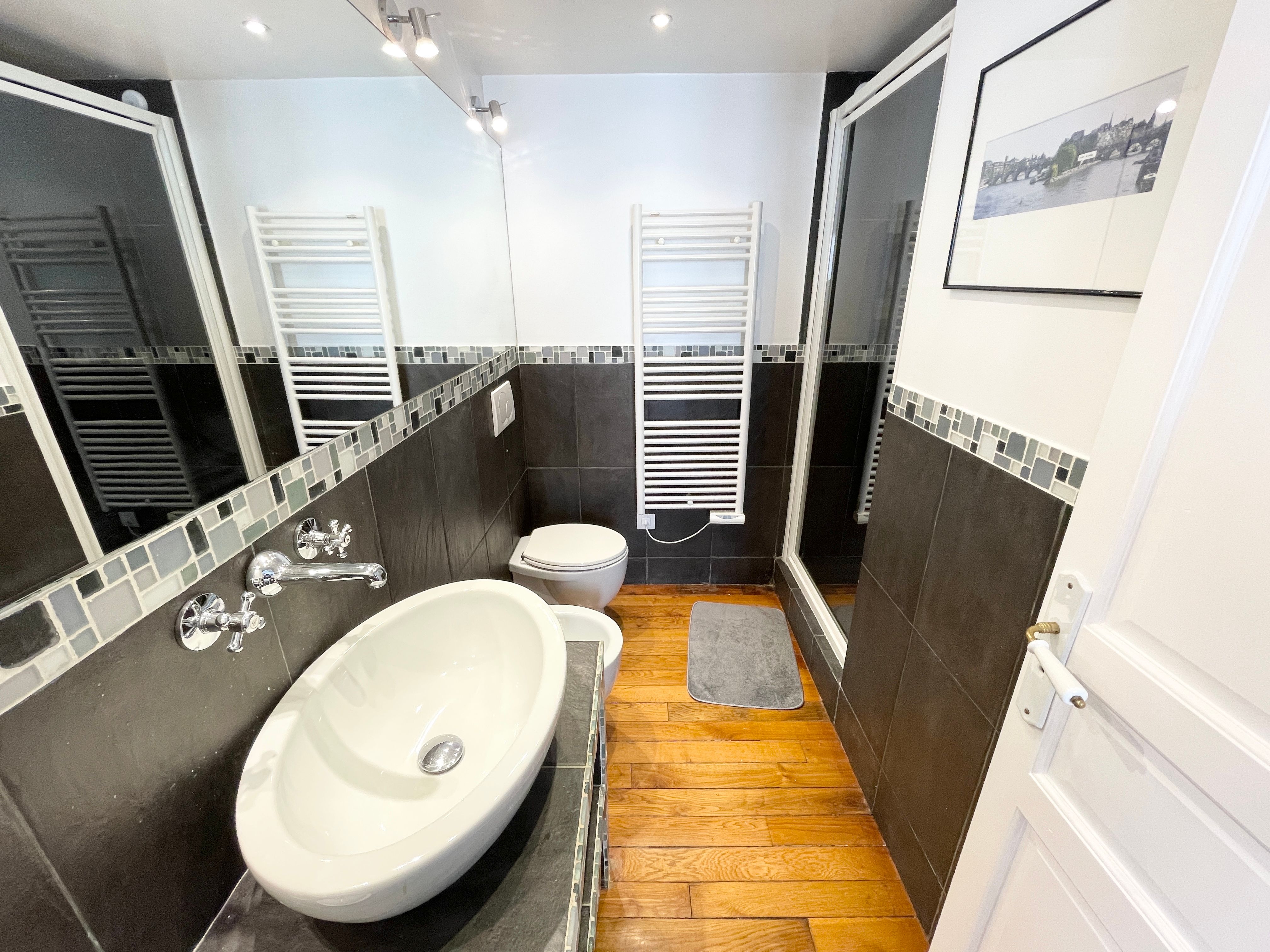 Location Elegant 2-Bedroom Apartment in a Prime Location close to Place des Vosges (loyer