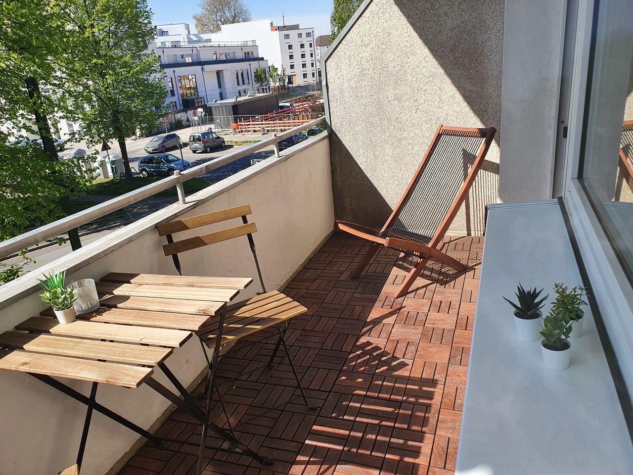 Modern apartment – centrally located with a view “into the green”