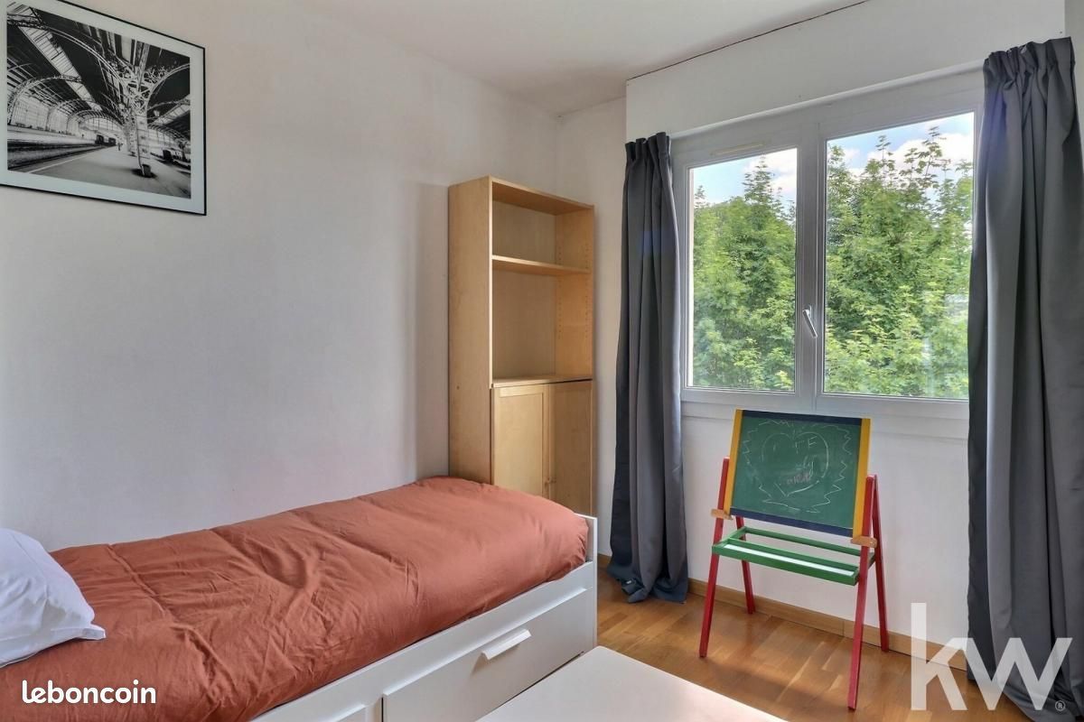 Location T5 -3 chambres - 10 couchages - centre ville  avec parkings -cave - gardien (loy