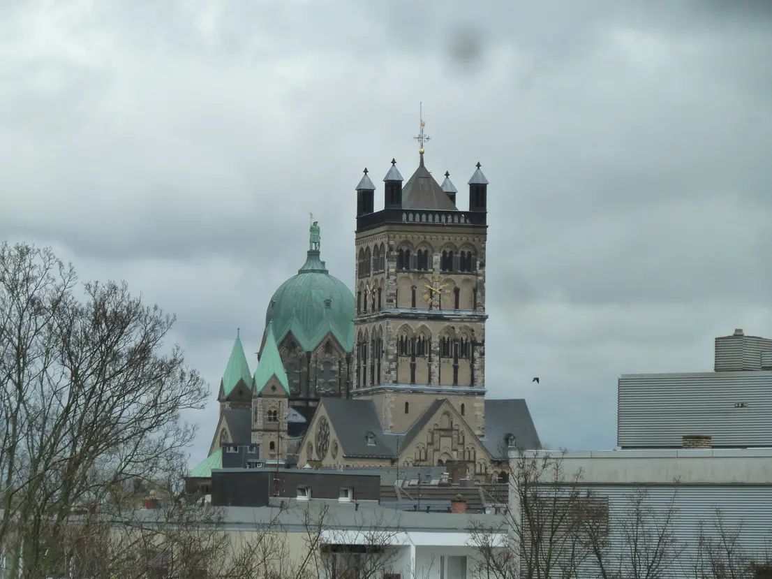 Awesome, beautiful apartment - great view!