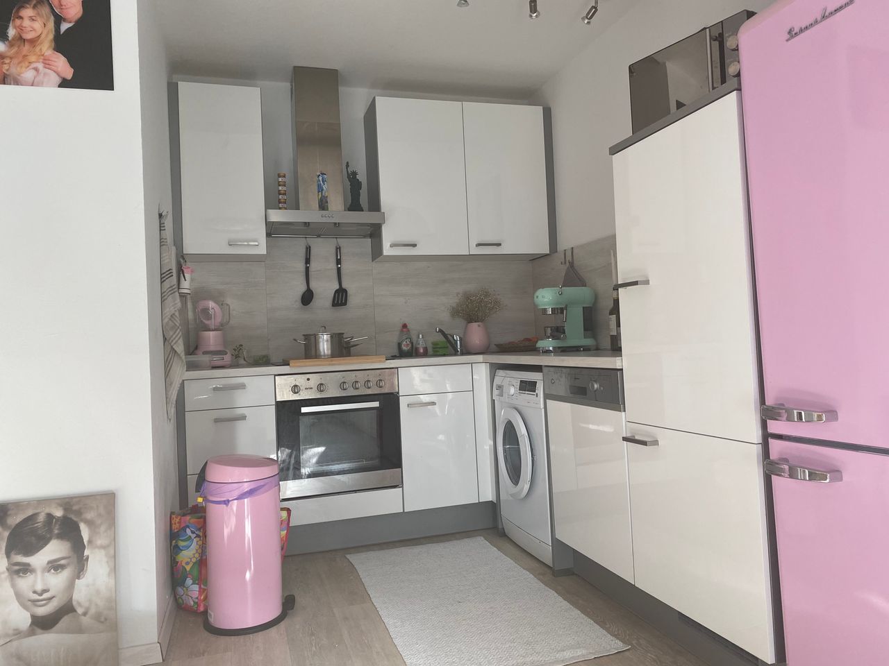 Modern, fully furnished apartment for subletting