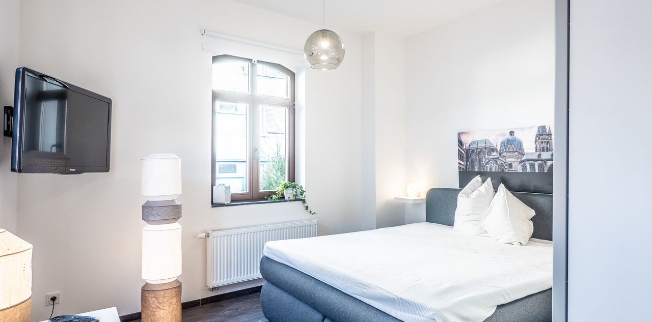 Furnished apartment - very central and yet quiet.