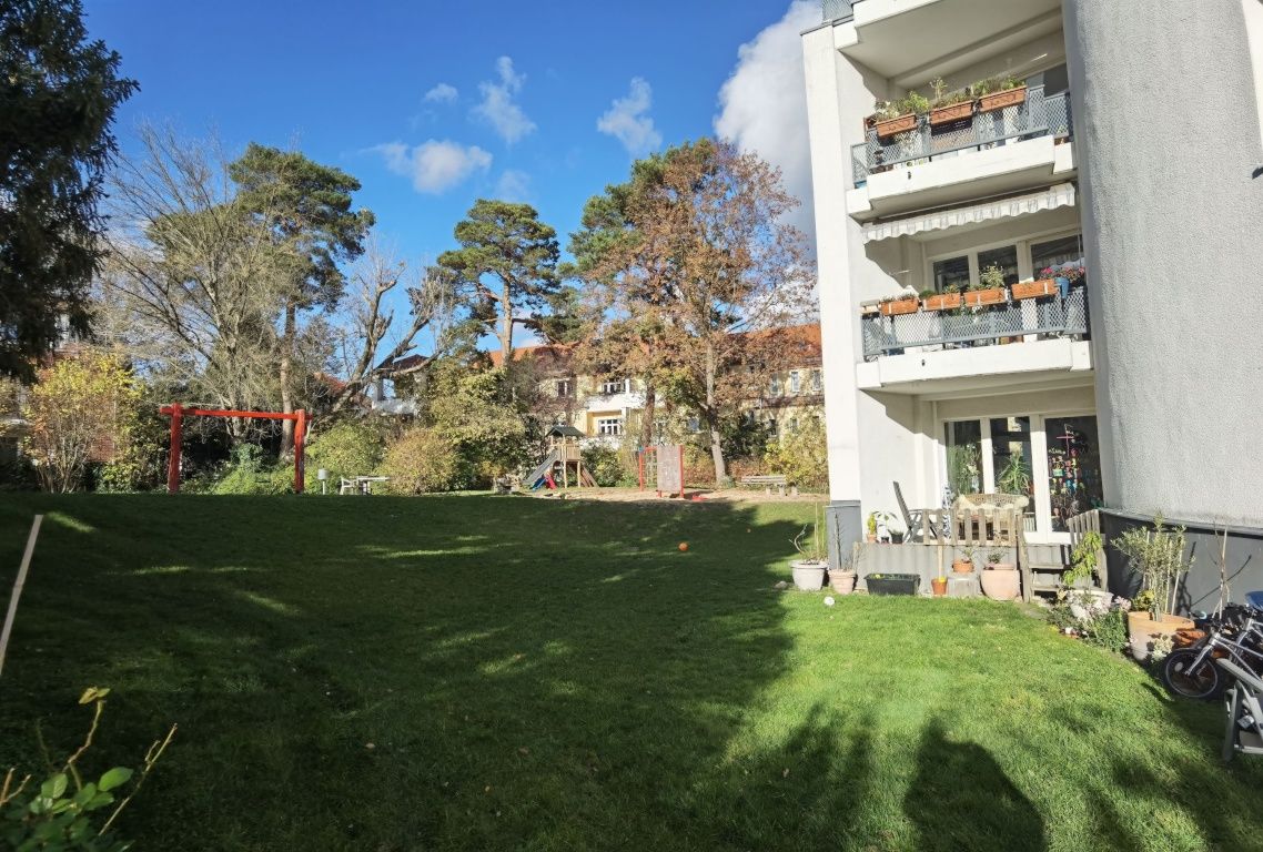 Cozy spacious apartment - huge garden - for up to 4