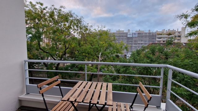 Location Appartement deux pièces neuf et meublé avec soin avec imprenable sur tout Paris 