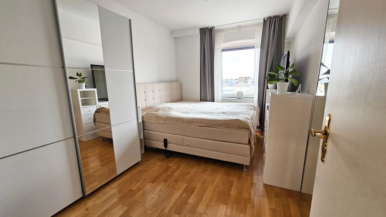 Modern furnished & fully equipped, 3-room apartment (65 m² + 12 m² balcony), all-inclusive, 6-month fixed term