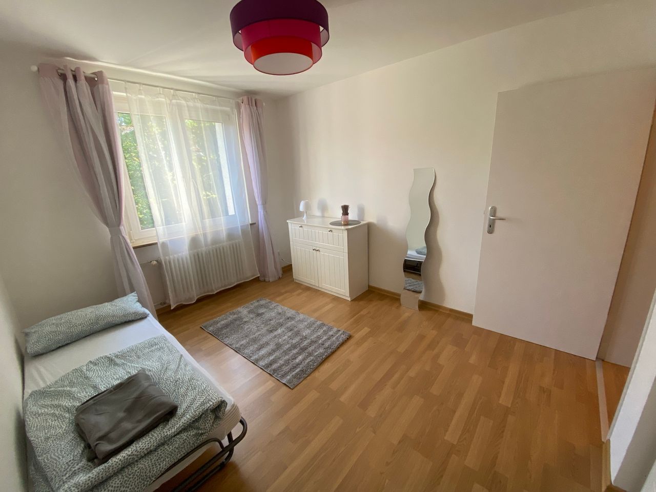 Elegant apartment in quiet area, with fireplace & free parking (München)