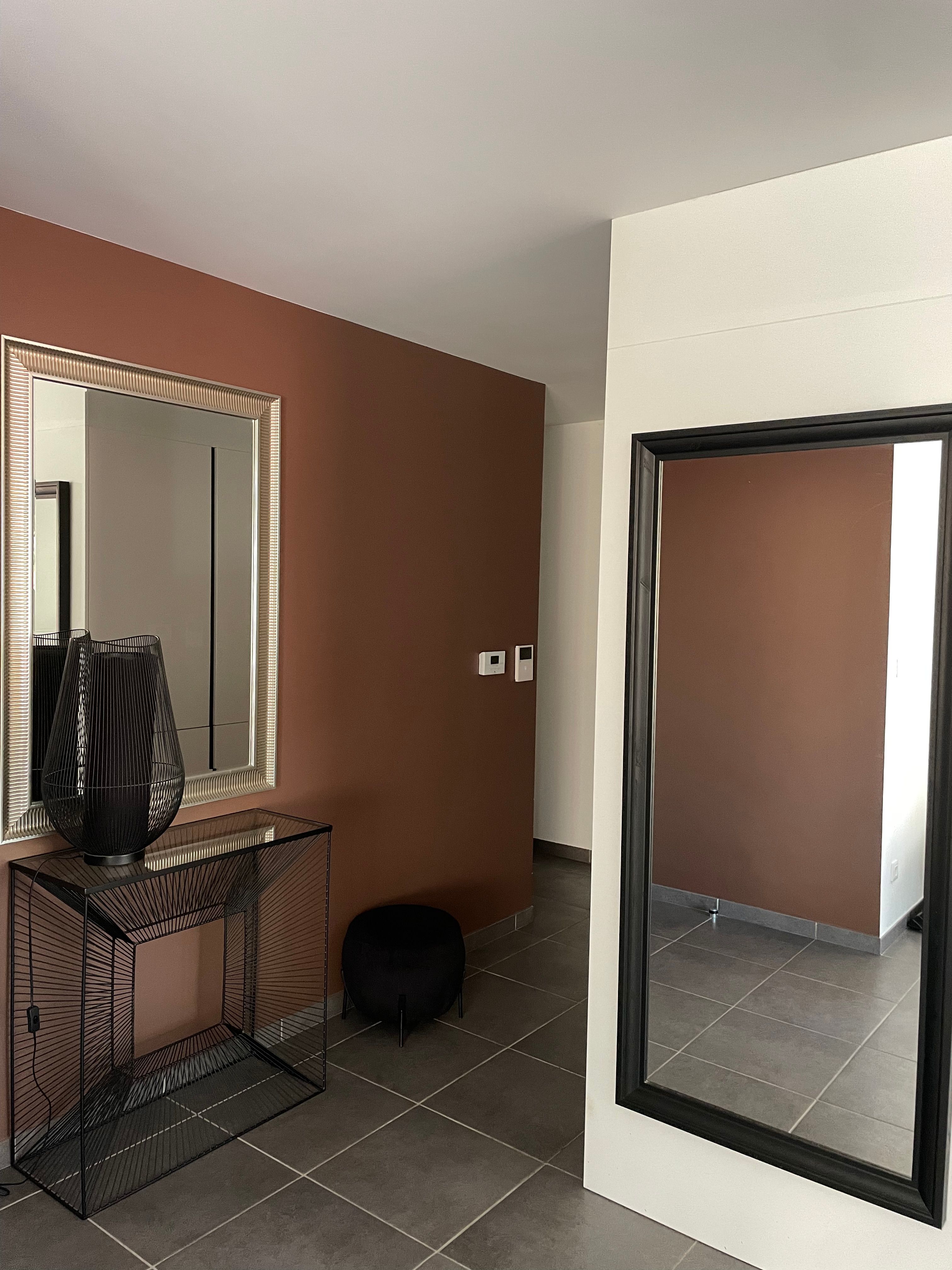 Location Spacieux appartement meublé de 3 chambres avec terrasse, jardin privé et 2 place