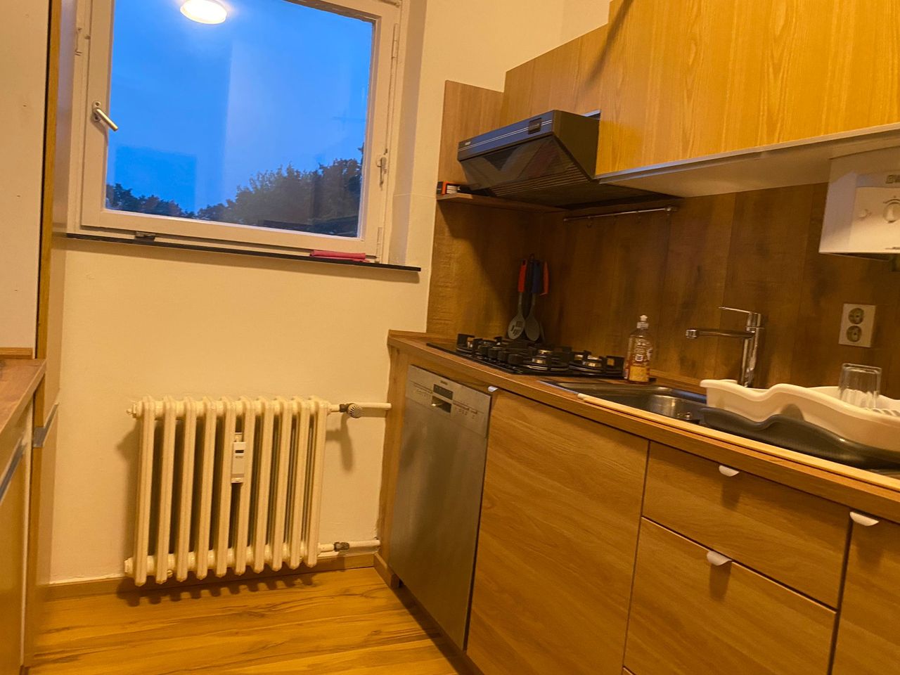 Elegant and Spacious Shared Room with Balcony . With Anmeldung. For one.