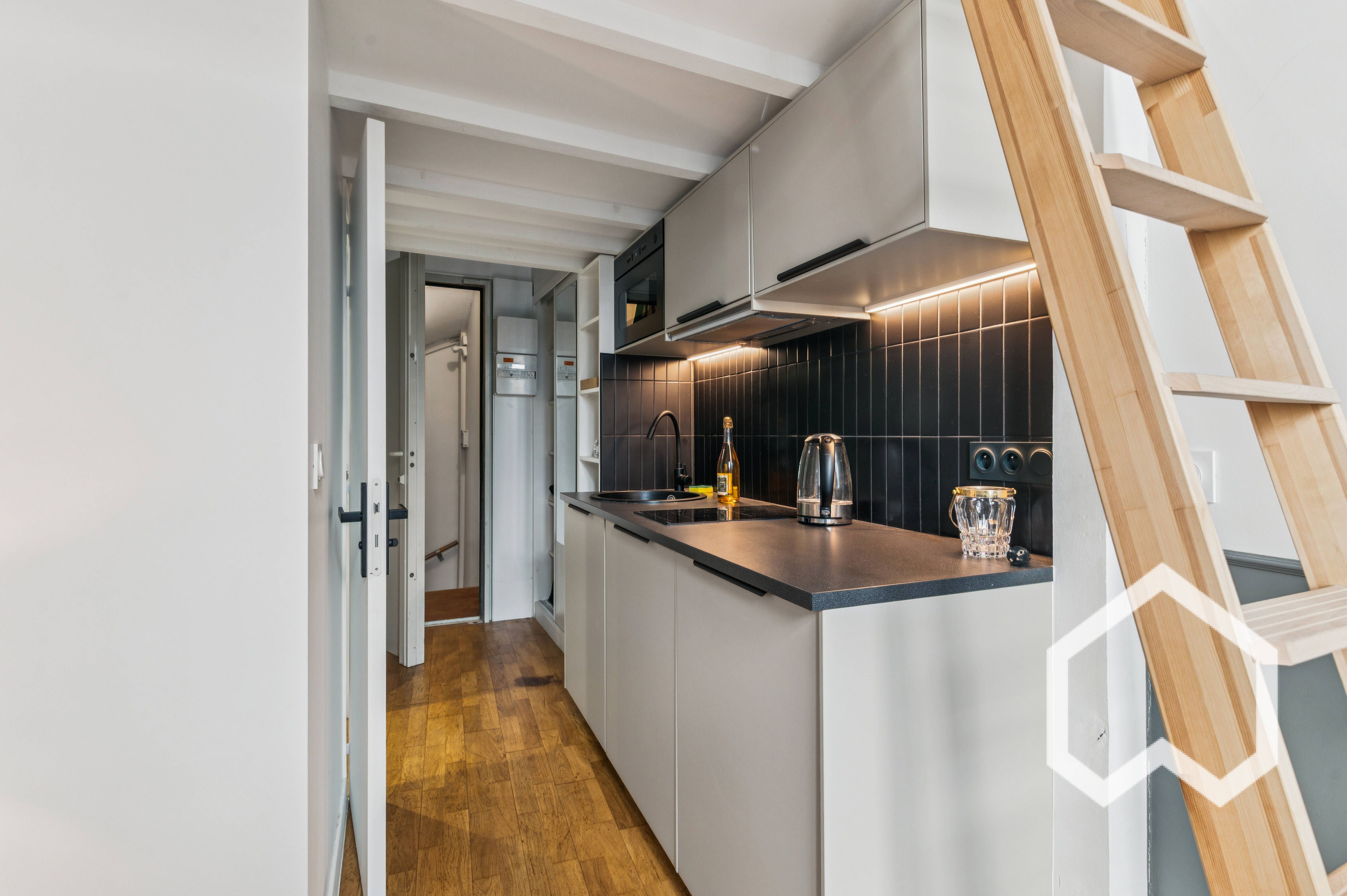 Location Studio 12m² - Quartier Latin - Odéon (loyer tout inclus)