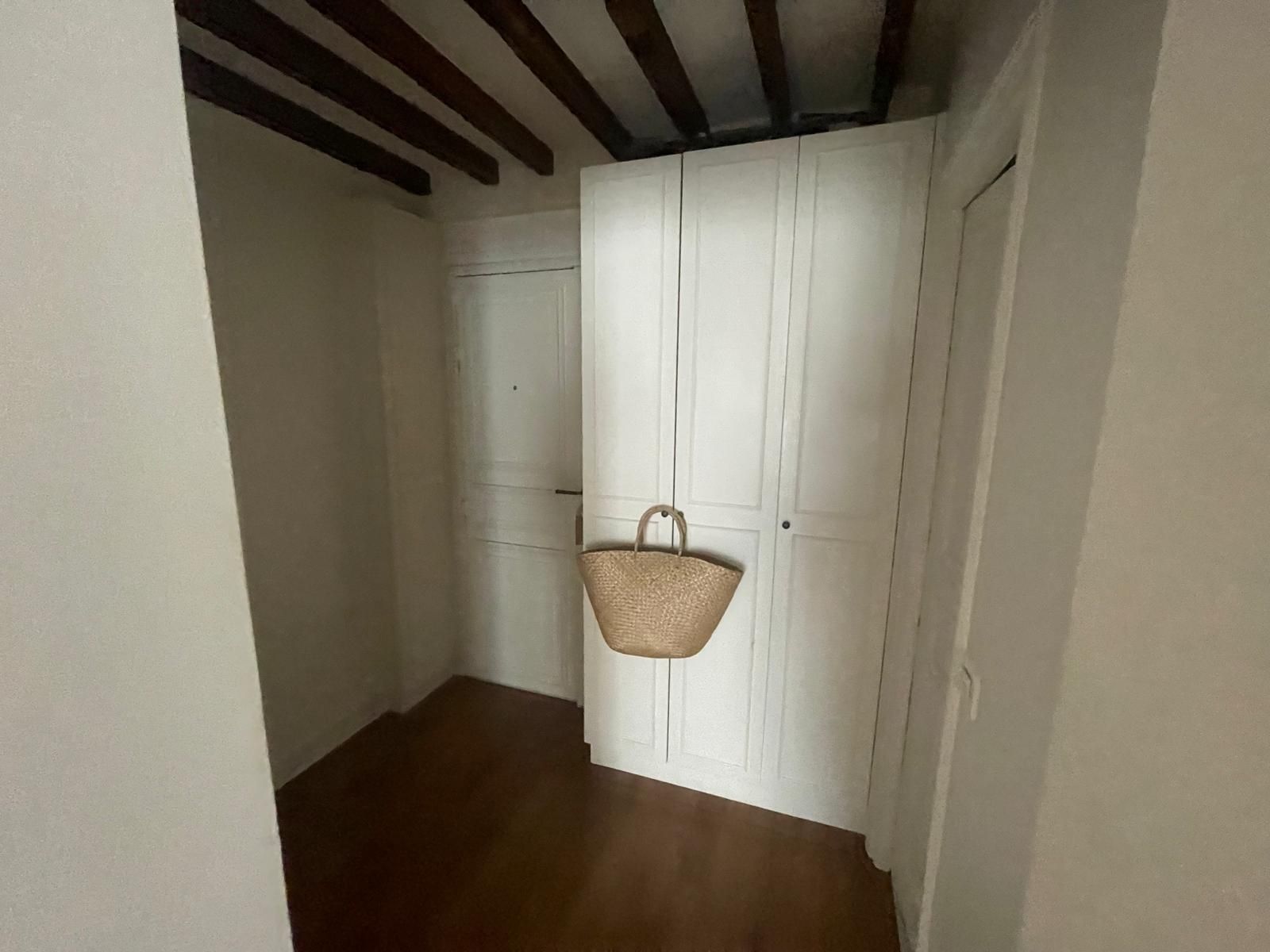 Location Appartement Élégant sur l’Iconique Rue de Verneuil, Paris 7 (loyer tout inclus)
