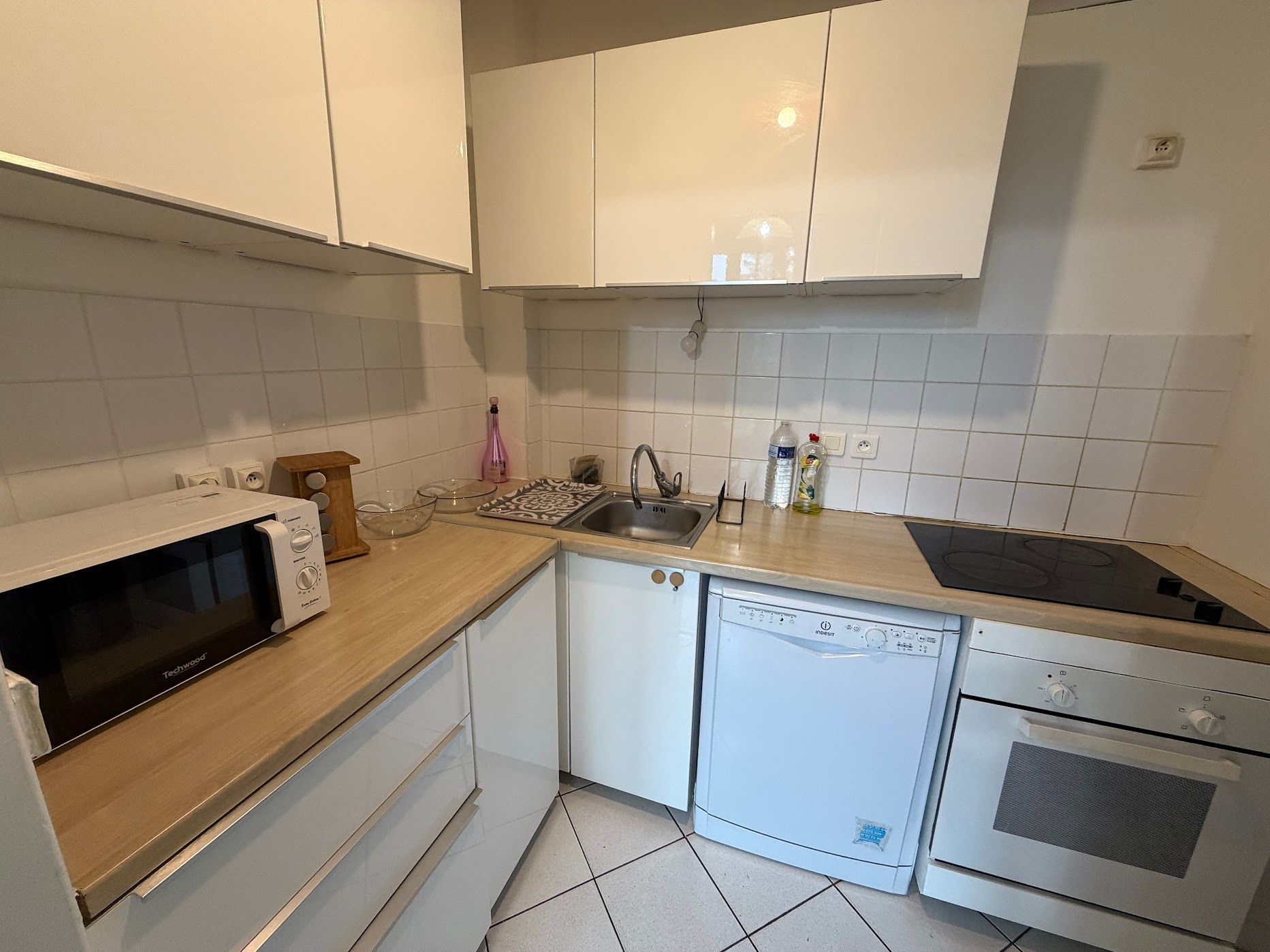 Location Chambre meublée pour fille en appartement avec jardin privé RER A (loyer tout in