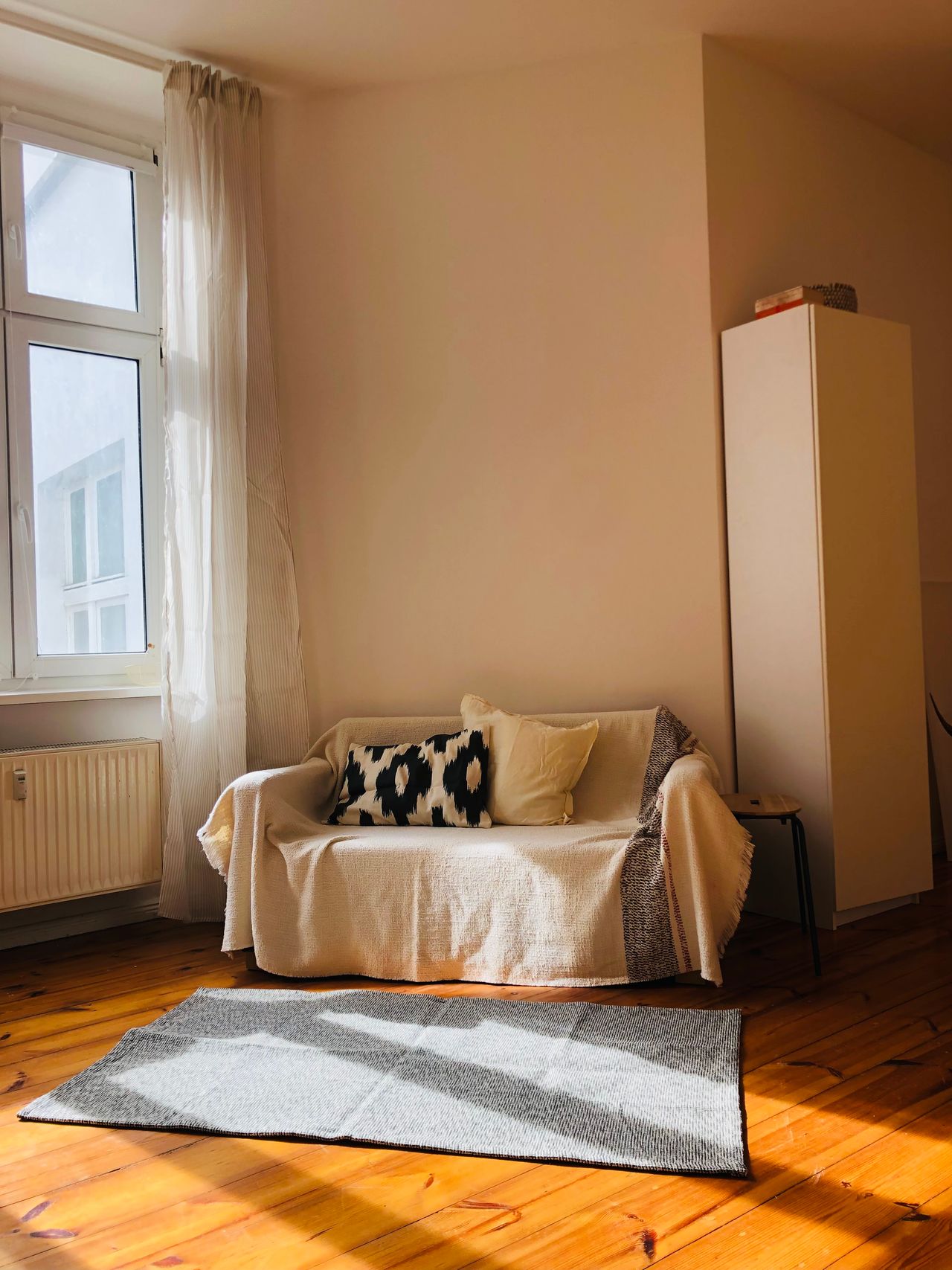 Spacious and bright studio apartment near Boxhagener a Platz Friedrichshain