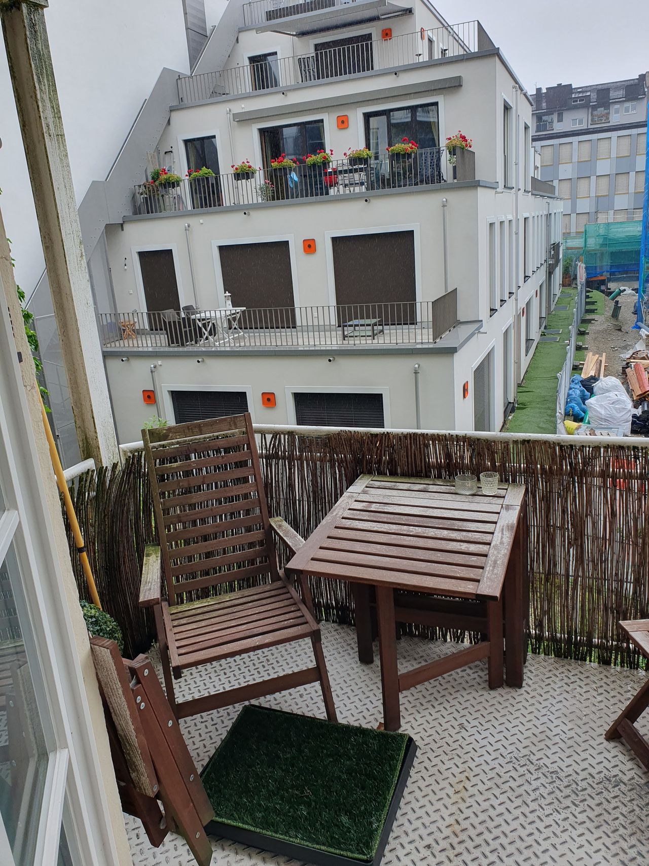 Beautiful, fully renovated apartment in an old building in a quiet, top location in munich