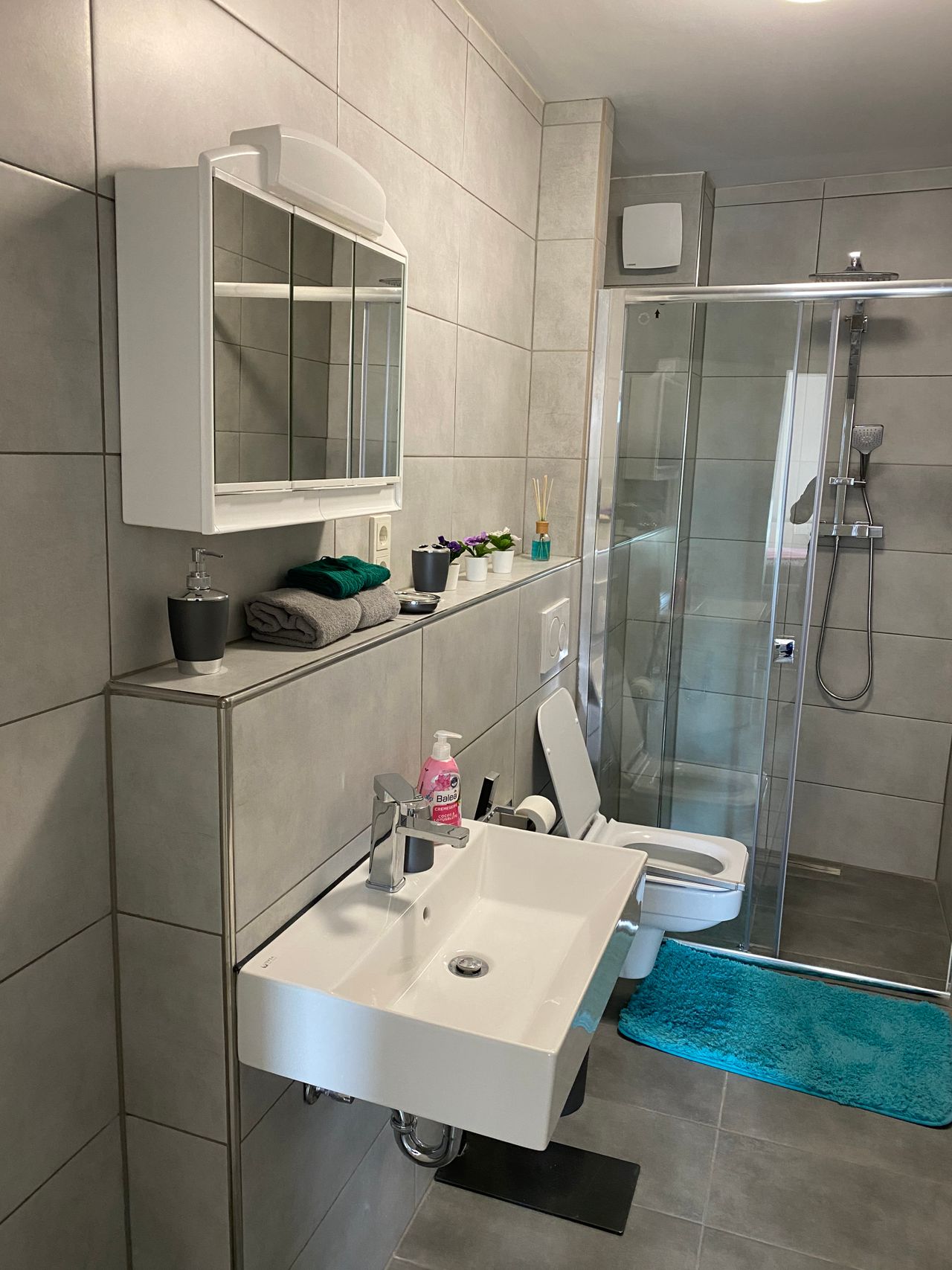 31m² - 200M COLOGNE STATION - CENTRAL - FULL SERVICED - KITCHEN - BATH - WASHING MACHINE - HIGHSPEED-WIFI