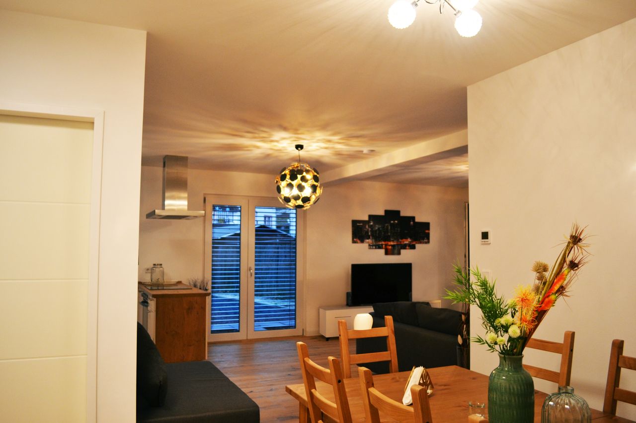 Modern Furnished Apartment with Garden & Terrace | Near Messe Frankfurt | Private Parking | Silent & Central in Hausen
