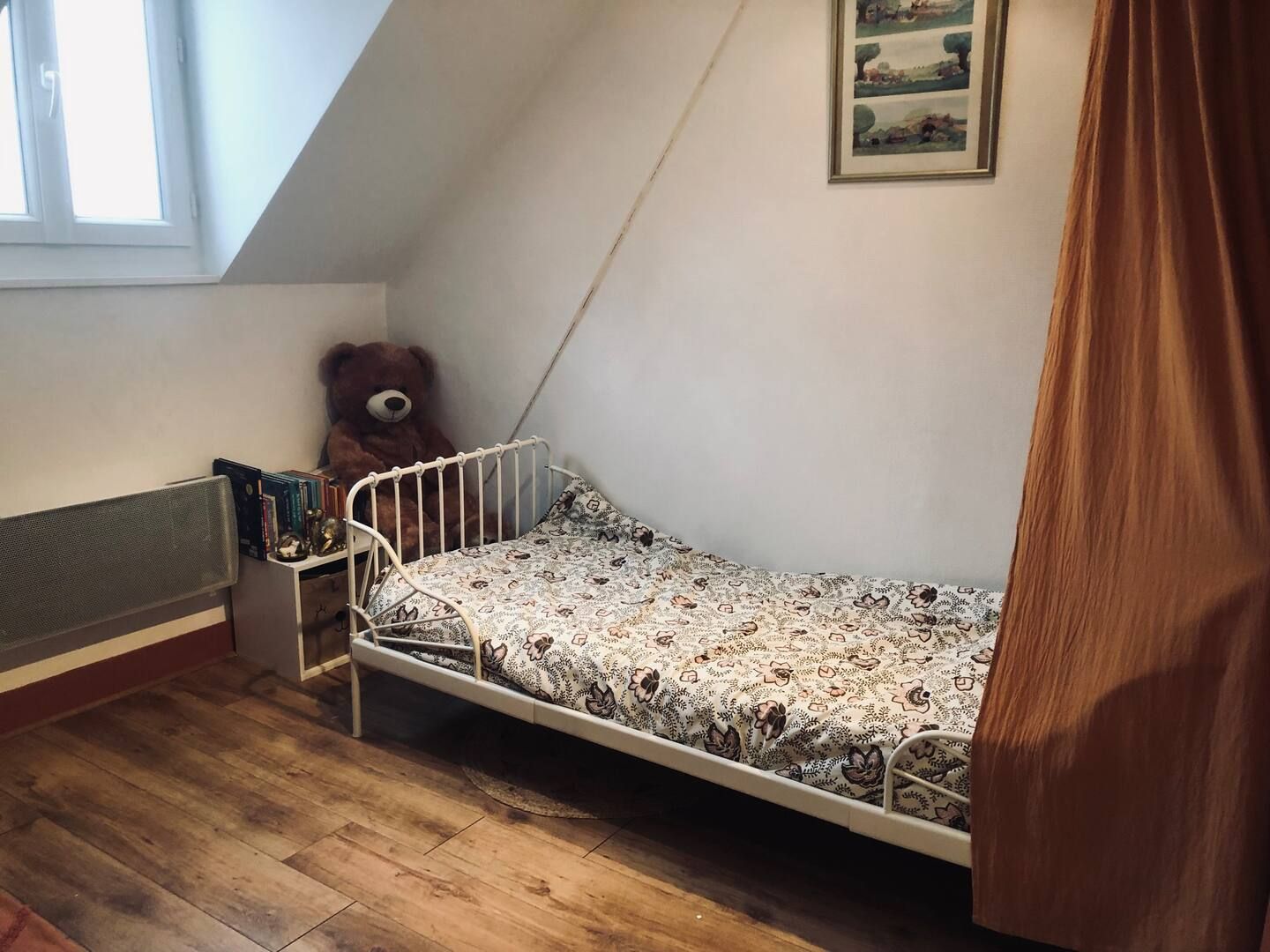 Location À LOUER – Charmant appartement de style parisien de 70 m², soigneusement meublé. (loyer tout inclus)