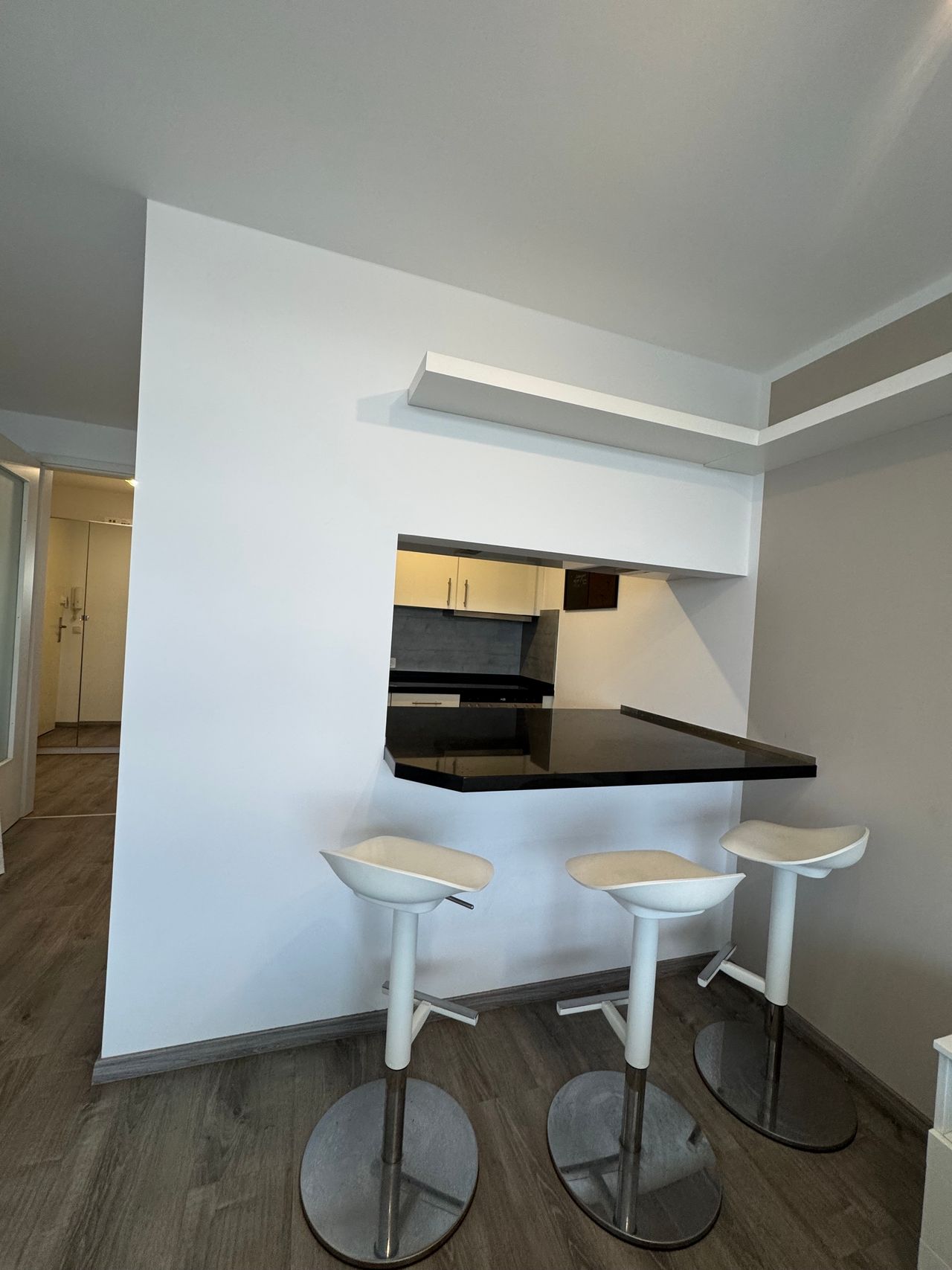 Above the Roofs of Schwabing – Bright Studio Apartment with Mountain View & Balcony