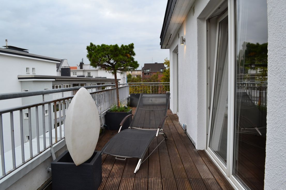 High quality furnished penthouse apartment with view on the cathedral