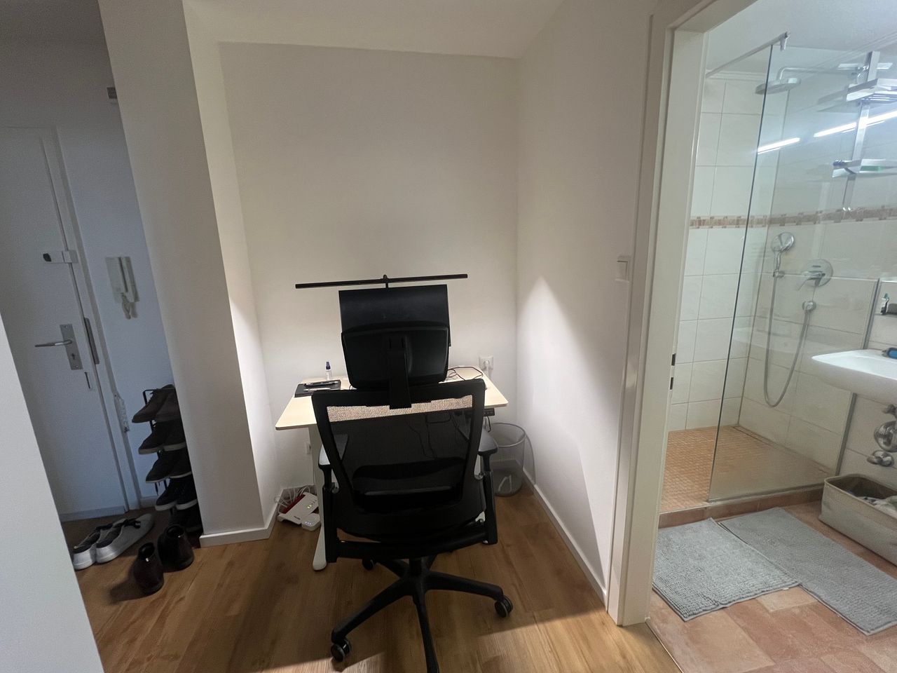 Furnished 2-Room Apartment with Loggia & Home Office Setup in Central Location