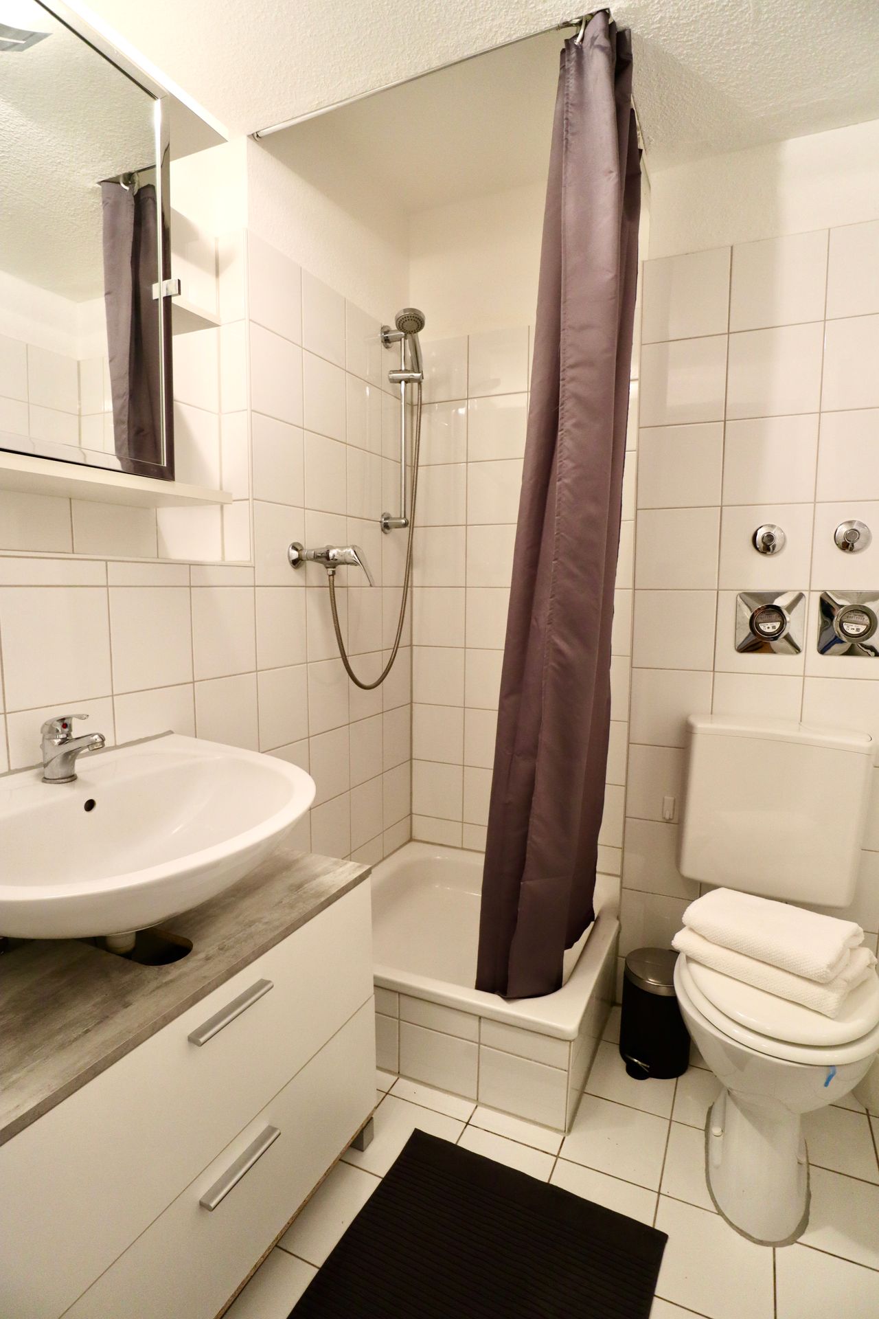 Fashionable, bright studio with terace in Düsseldorf