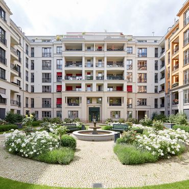 Luxury Fully Furnished 2-Bedroom Apartment with Two Balconies & Parking in Berlin's Prime Location near Kurfürstendamm in Wilmersdorf