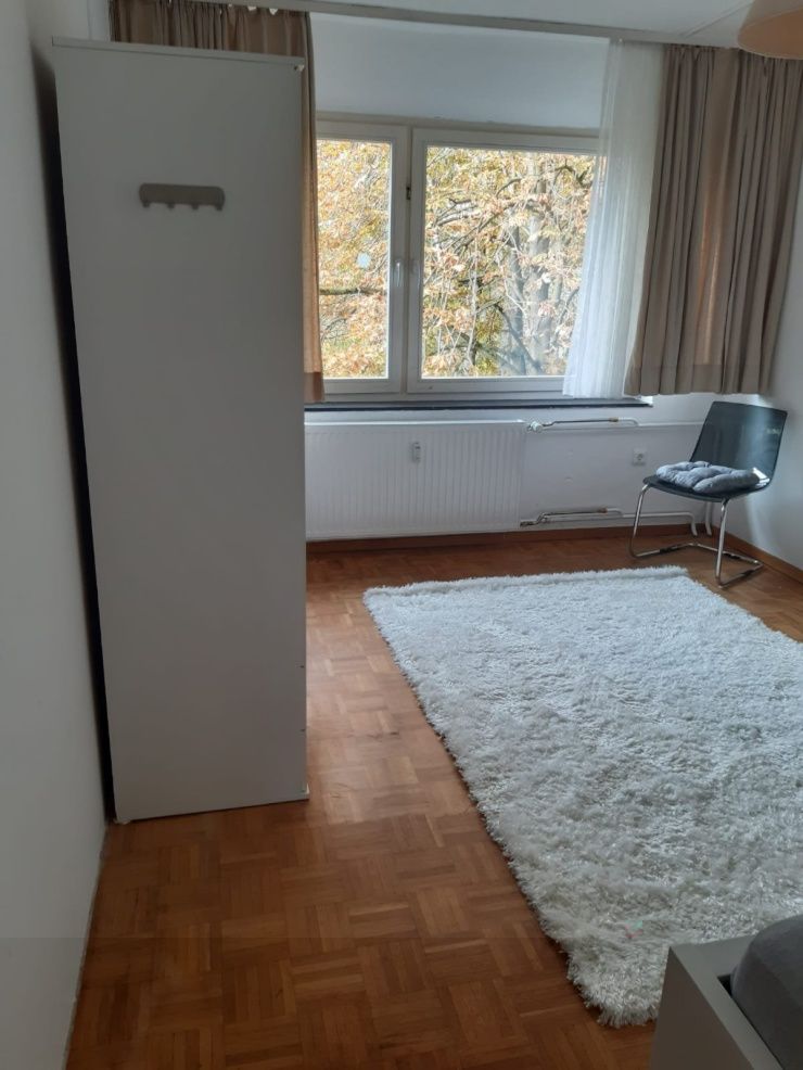 Bright & neatly furnished room located in Wilmersdorf available in a 3-person shared apartment in Wilmersdorf