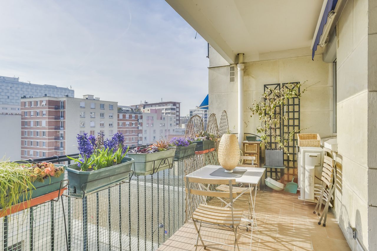 Air-conditioned apartment with terrace