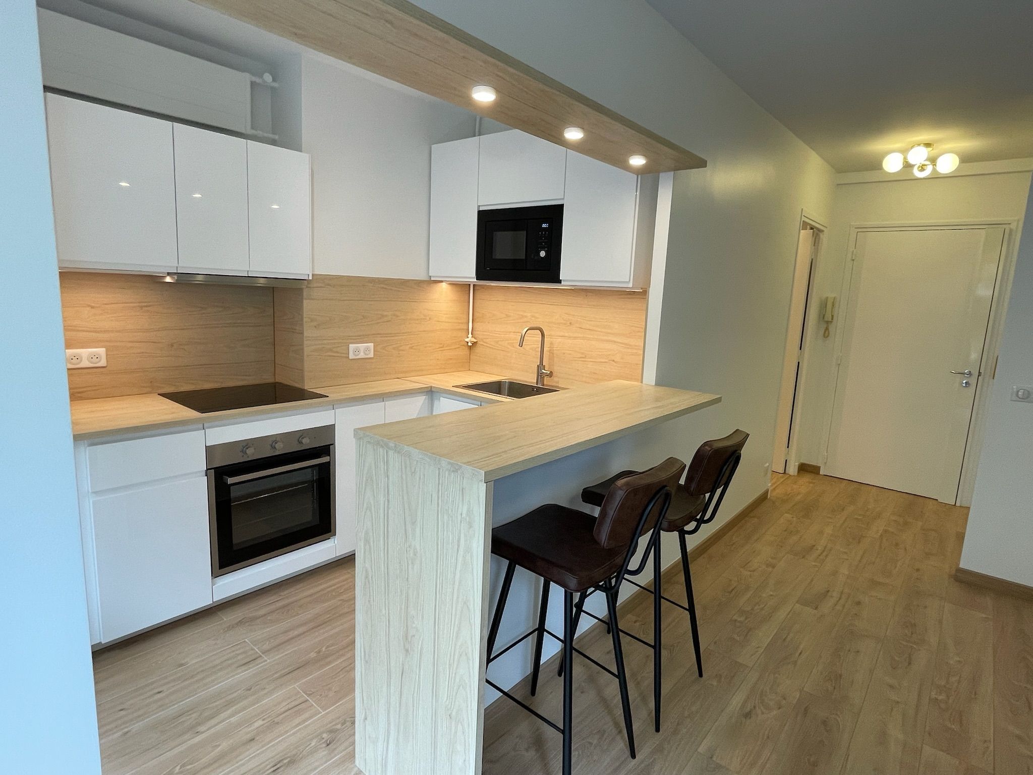 Location Charmant 2 pièces 33m² refait à neuf - Localisation Excellente - 15ème (loyer to