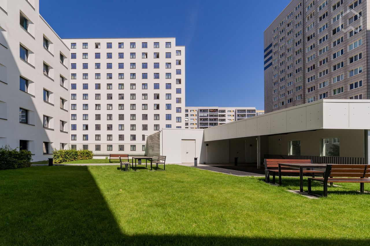 Comfortably furnished apartment in Lichtenberg with access to a fantastic roof terrace