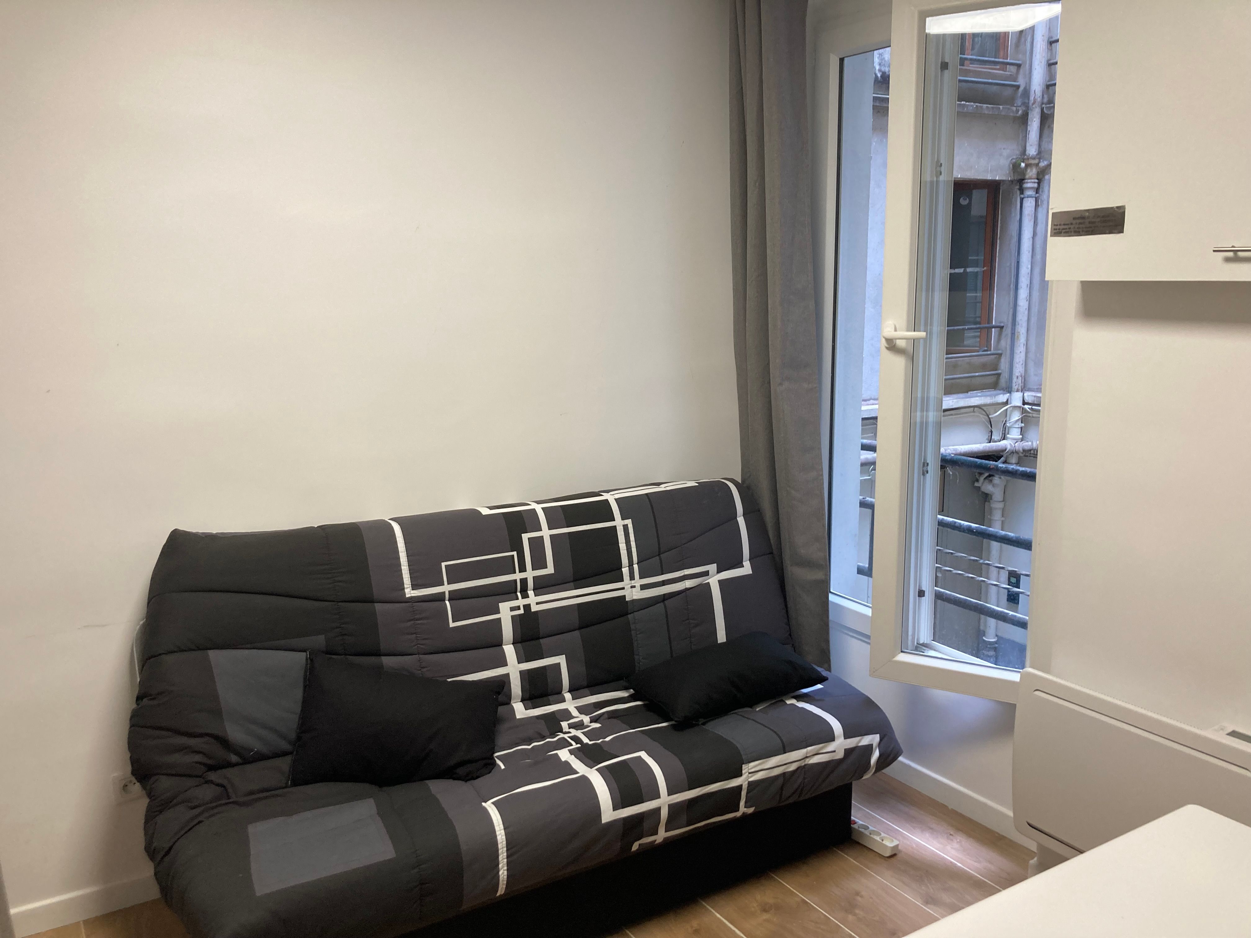 Location Joli Studio Paris XI (loyer tout inclus)