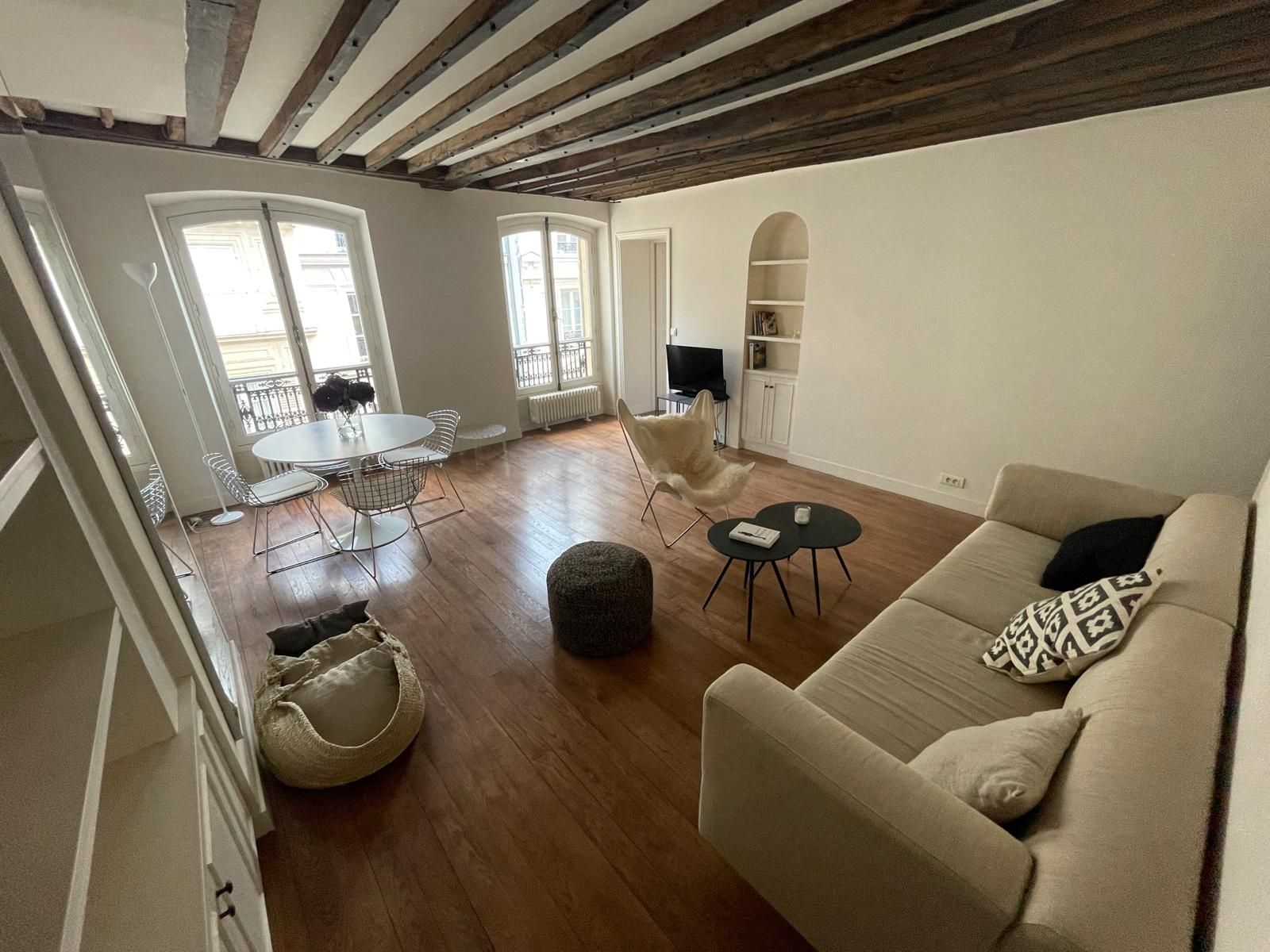 Location Appartement Élégant sur l’Iconique Rue de Verneuil, Paris 7 (loyer tout inclus)