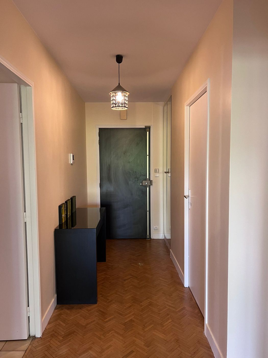 Location Spacieux 4/5 pieces, dernier etage, au coeur du Vieux Chatillon. (loyer tout inc