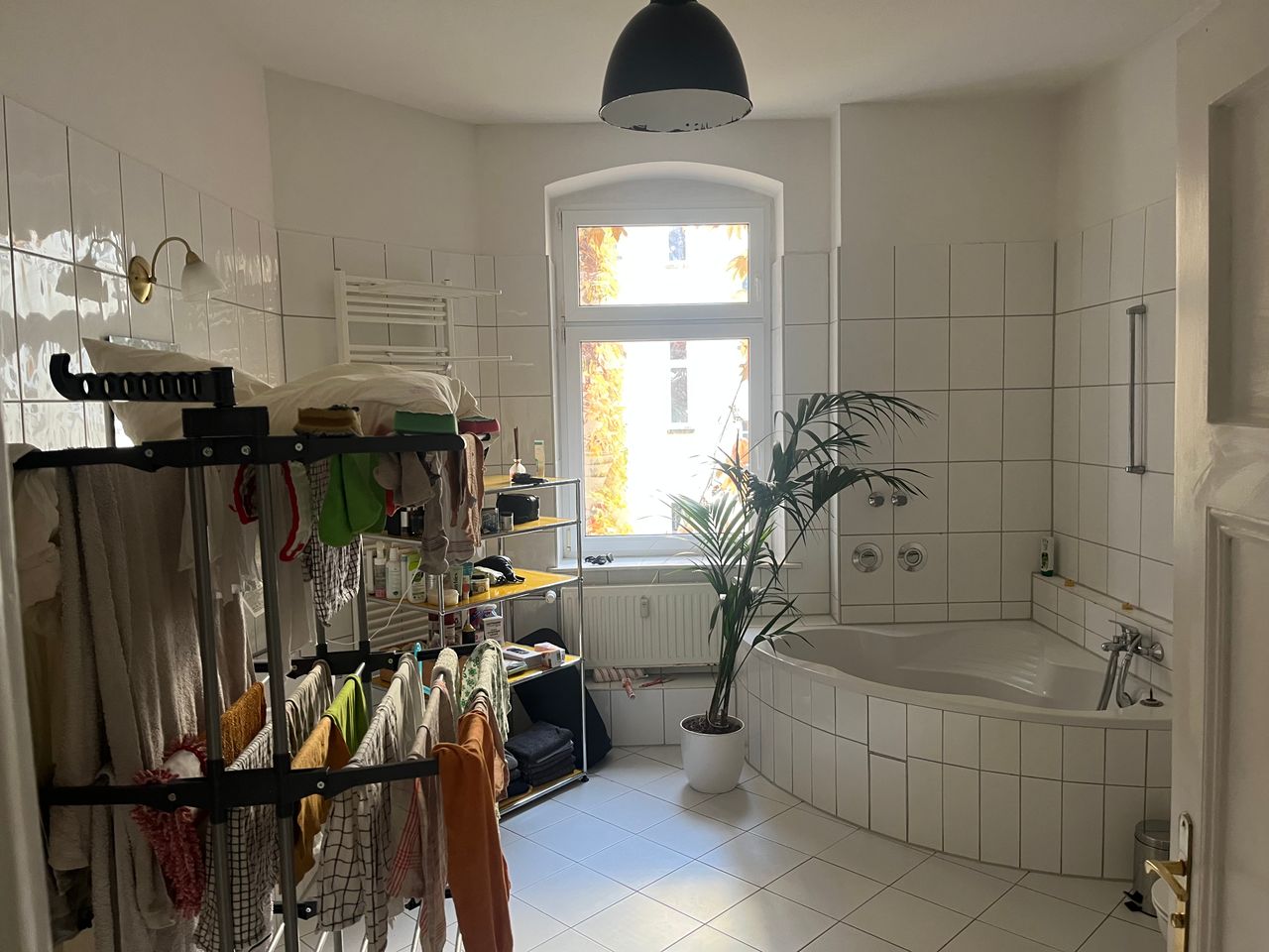 Stylish 3-room apartment in an old building (100 m²) – furnished, quiet, great location