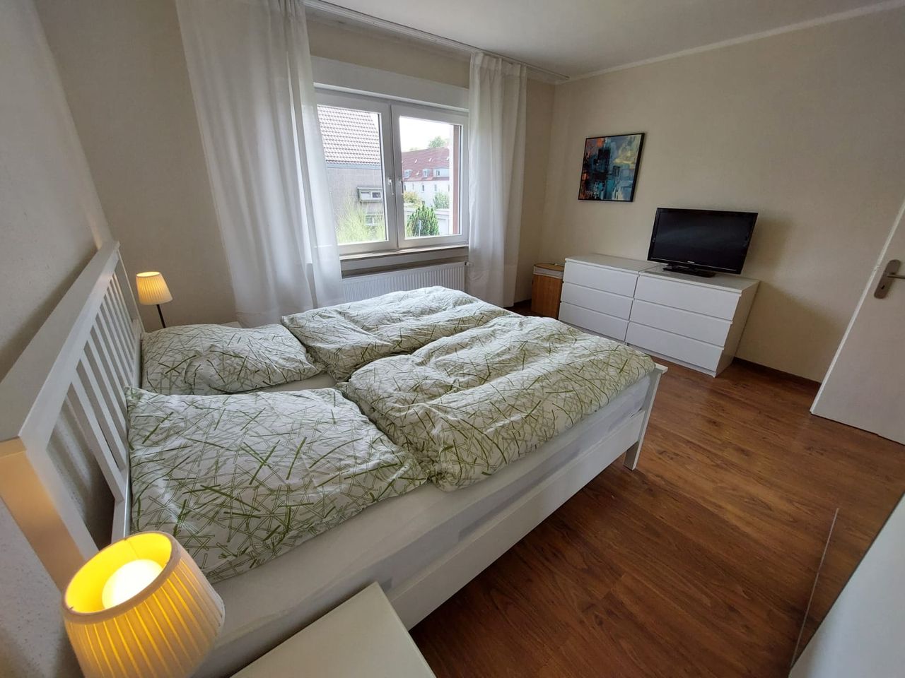 Central and quiet. Large 3 room apartment near Cologne