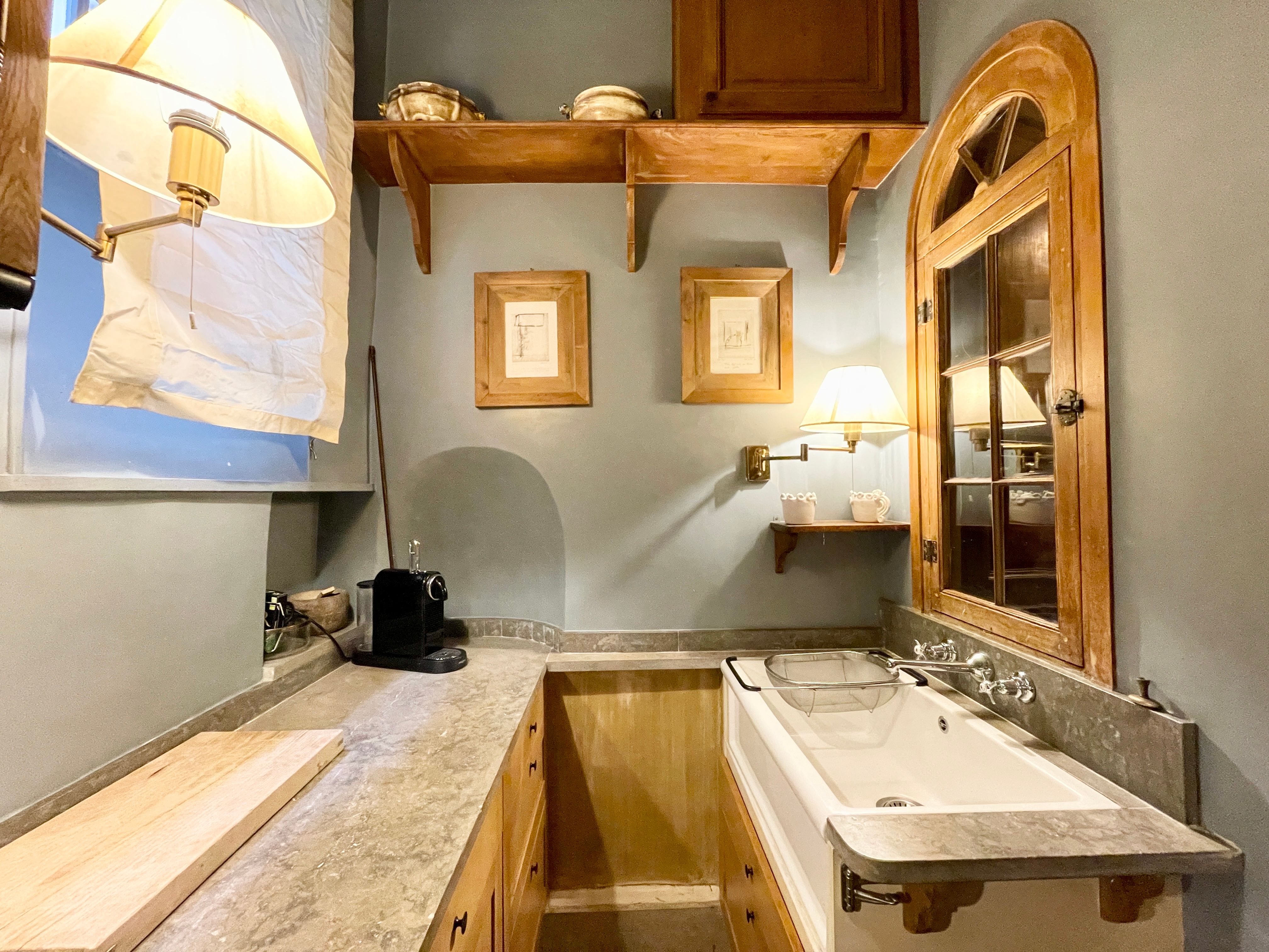 Location Prestigious Apartment in a Historic Building on the Famous Île Saint-Louis (loye