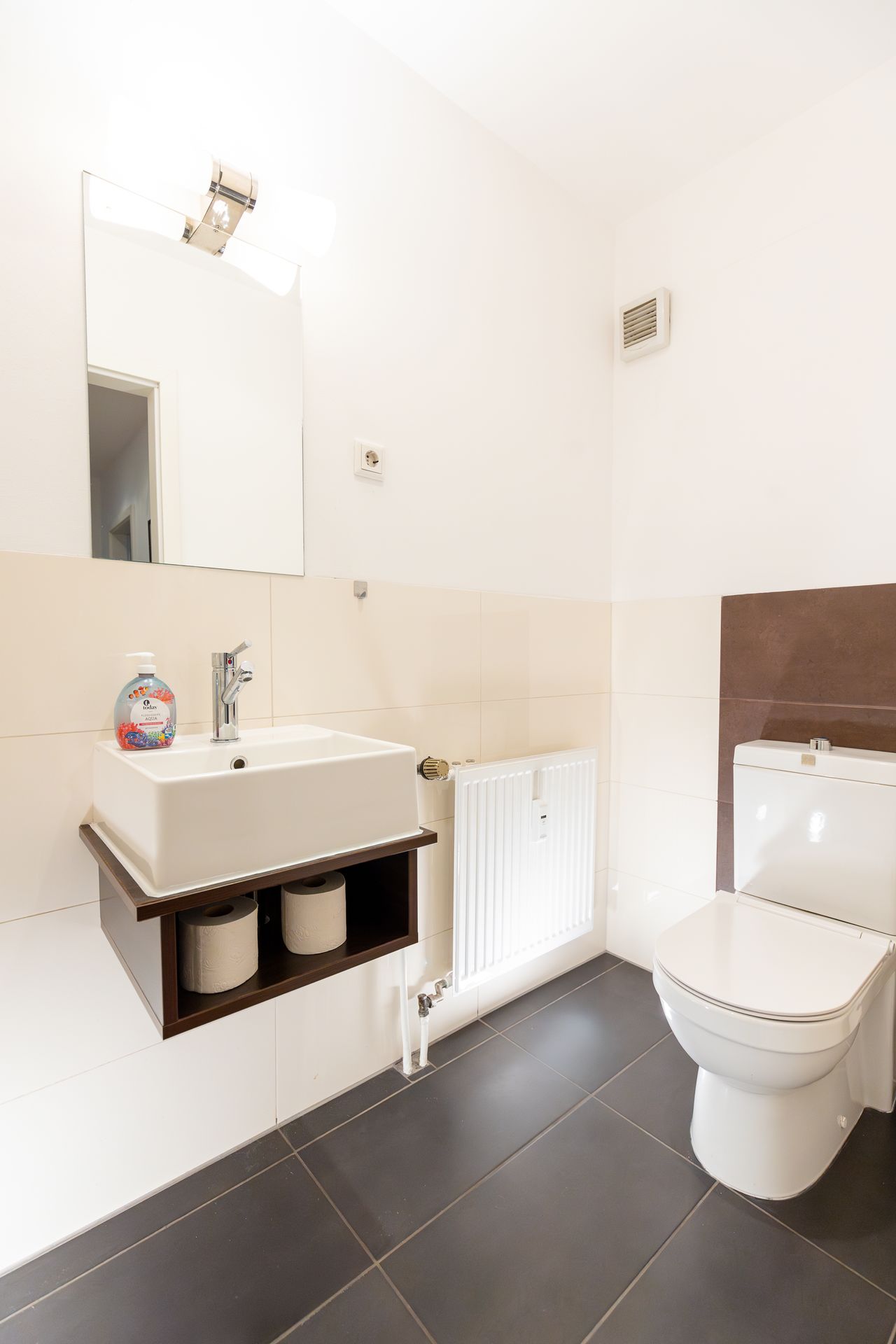 Bright, perfect flat conveniently located