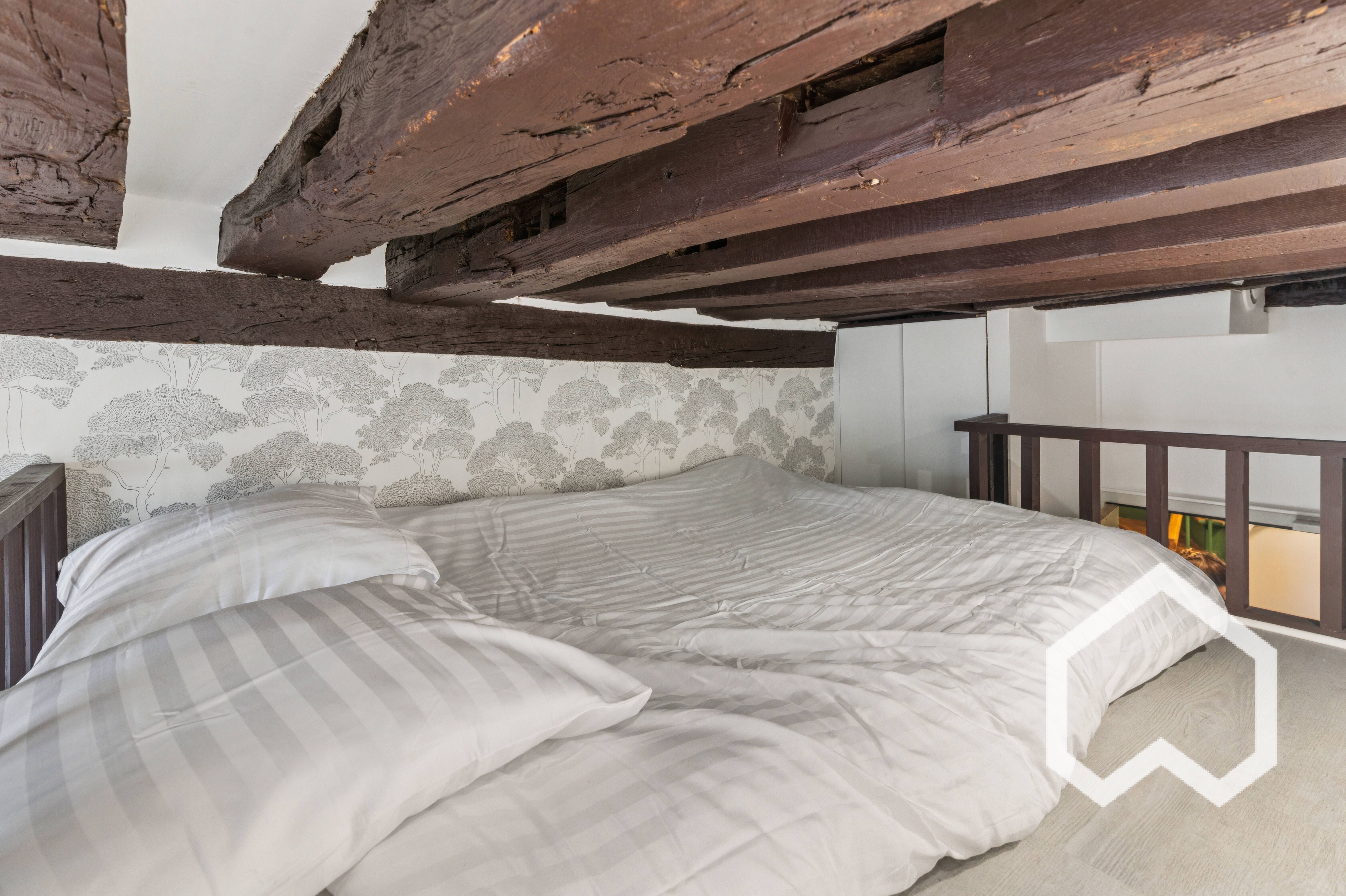 Location Studio 12m² - Quartier Latin - Odéon (loyer tout inclus)