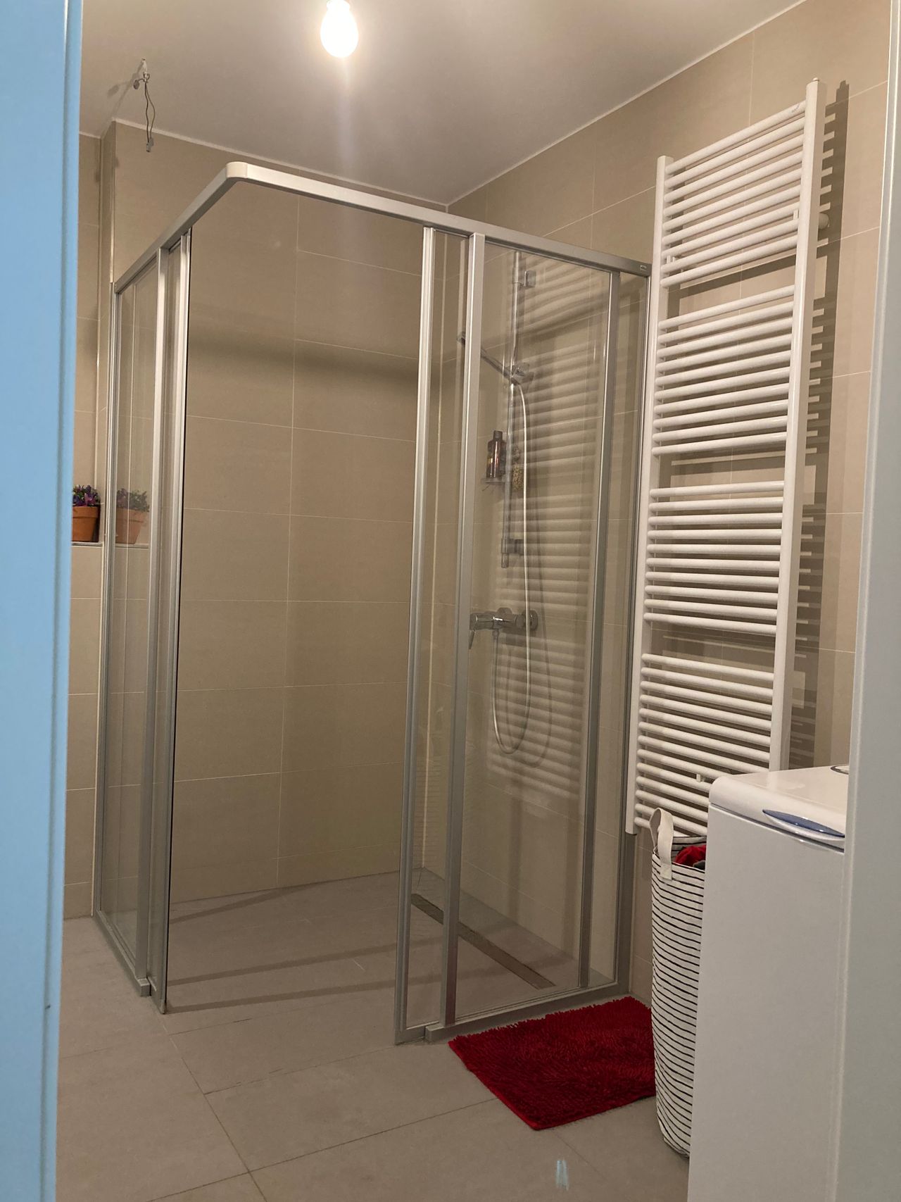 Quiet, modern apartment with garden